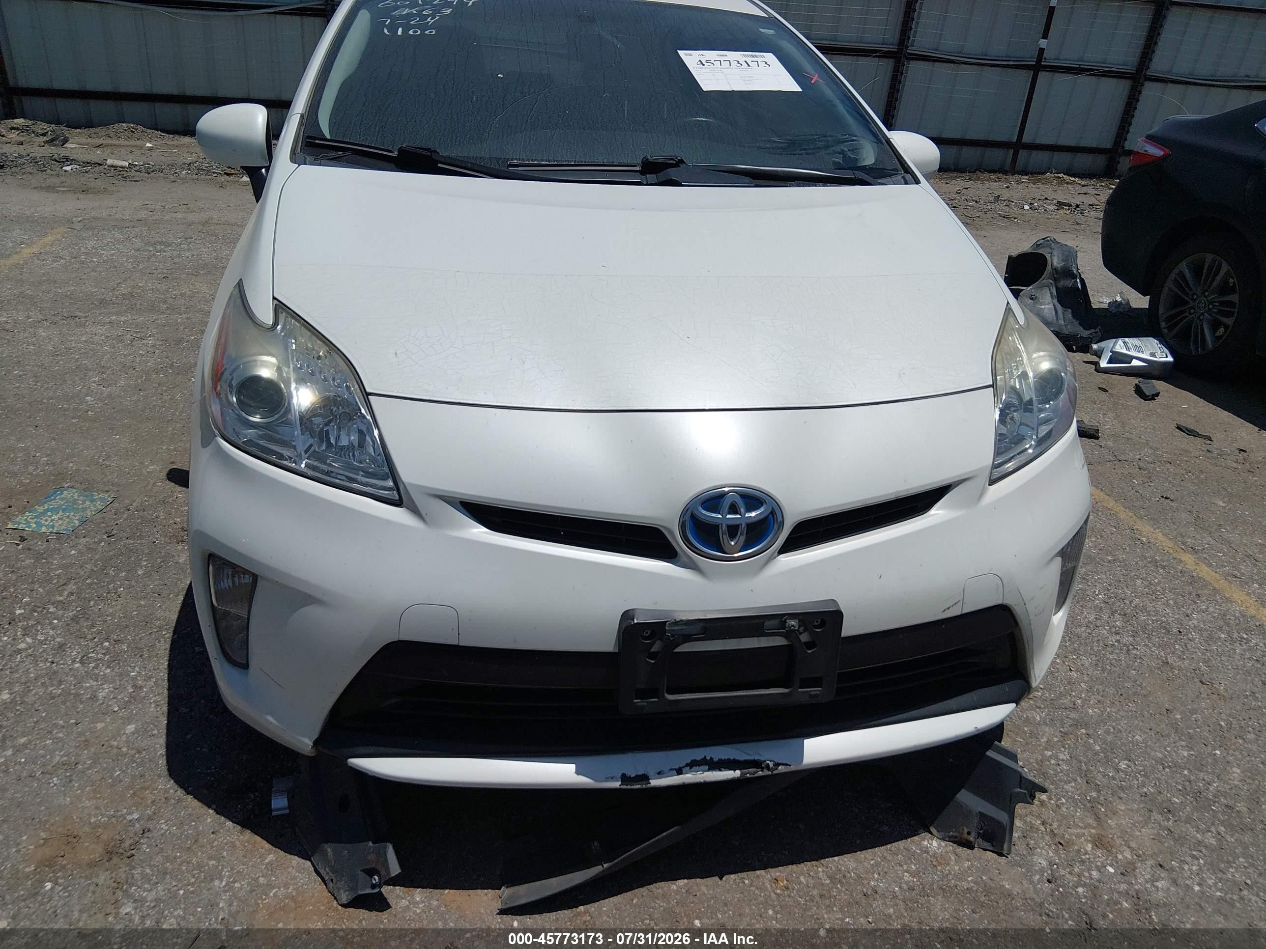 2015 Toyota Prius Four White vin: JTDKN3DU6F1931100