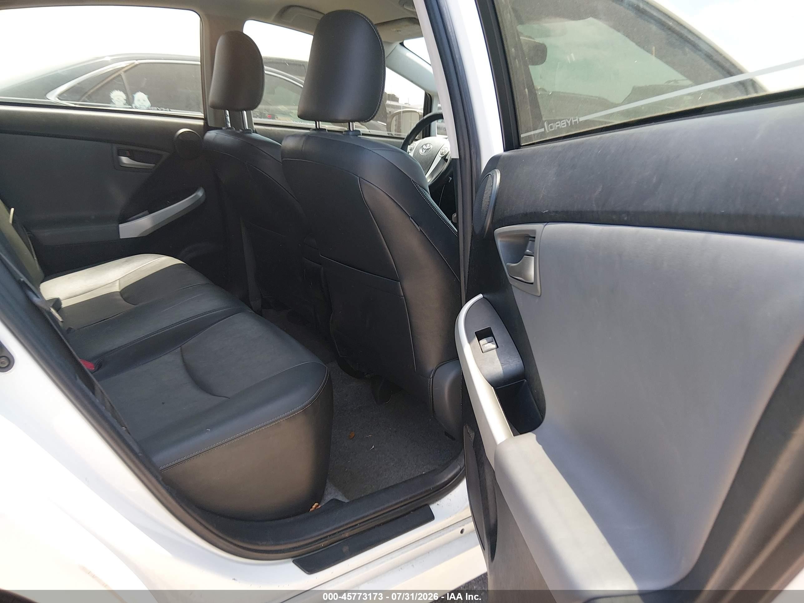 2015 Toyota Prius Four White vin: JTDKN3DU6F1931100