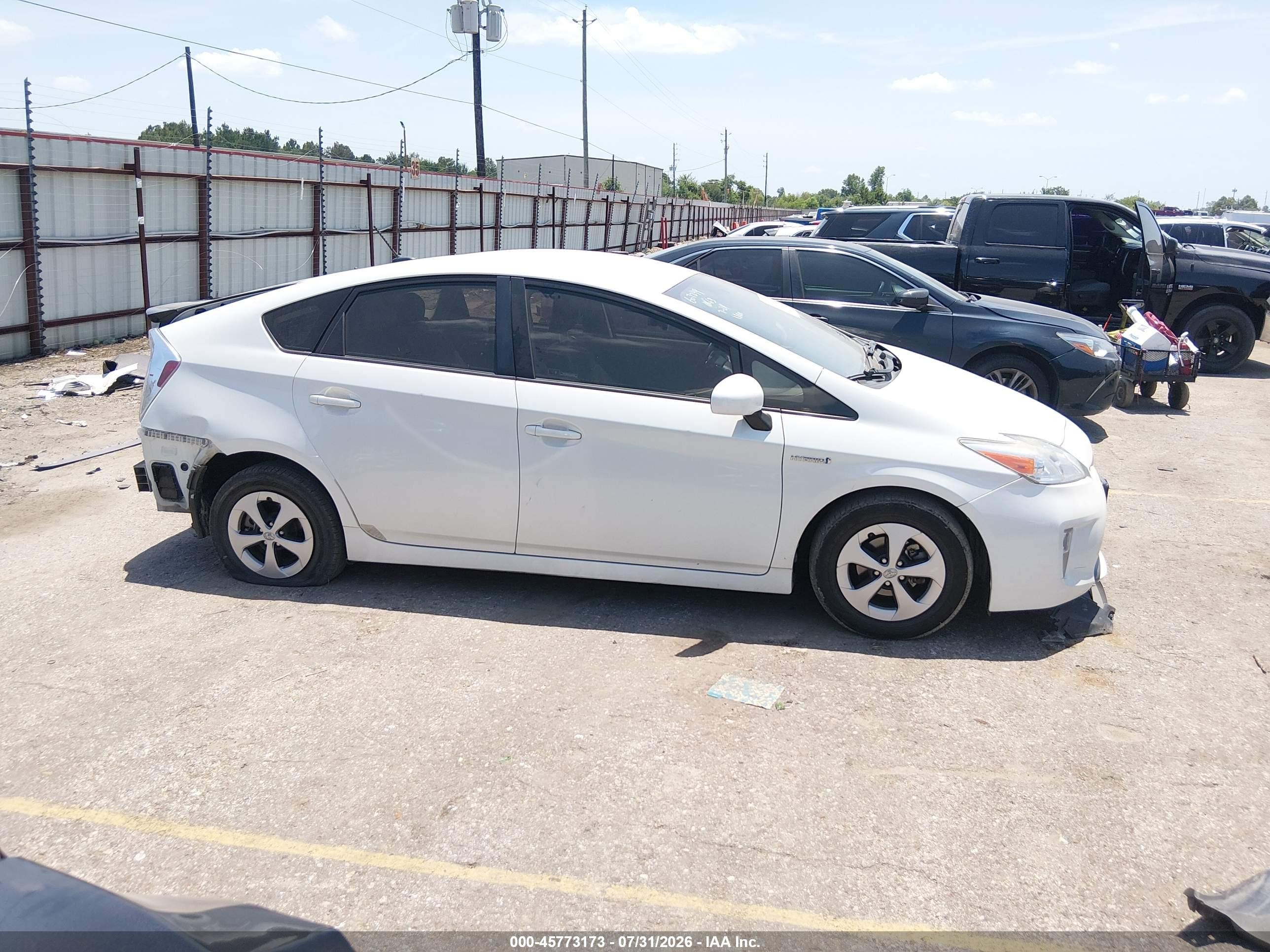 2015 Toyota Prius Four White vin: JTDKN3DU6F1931100