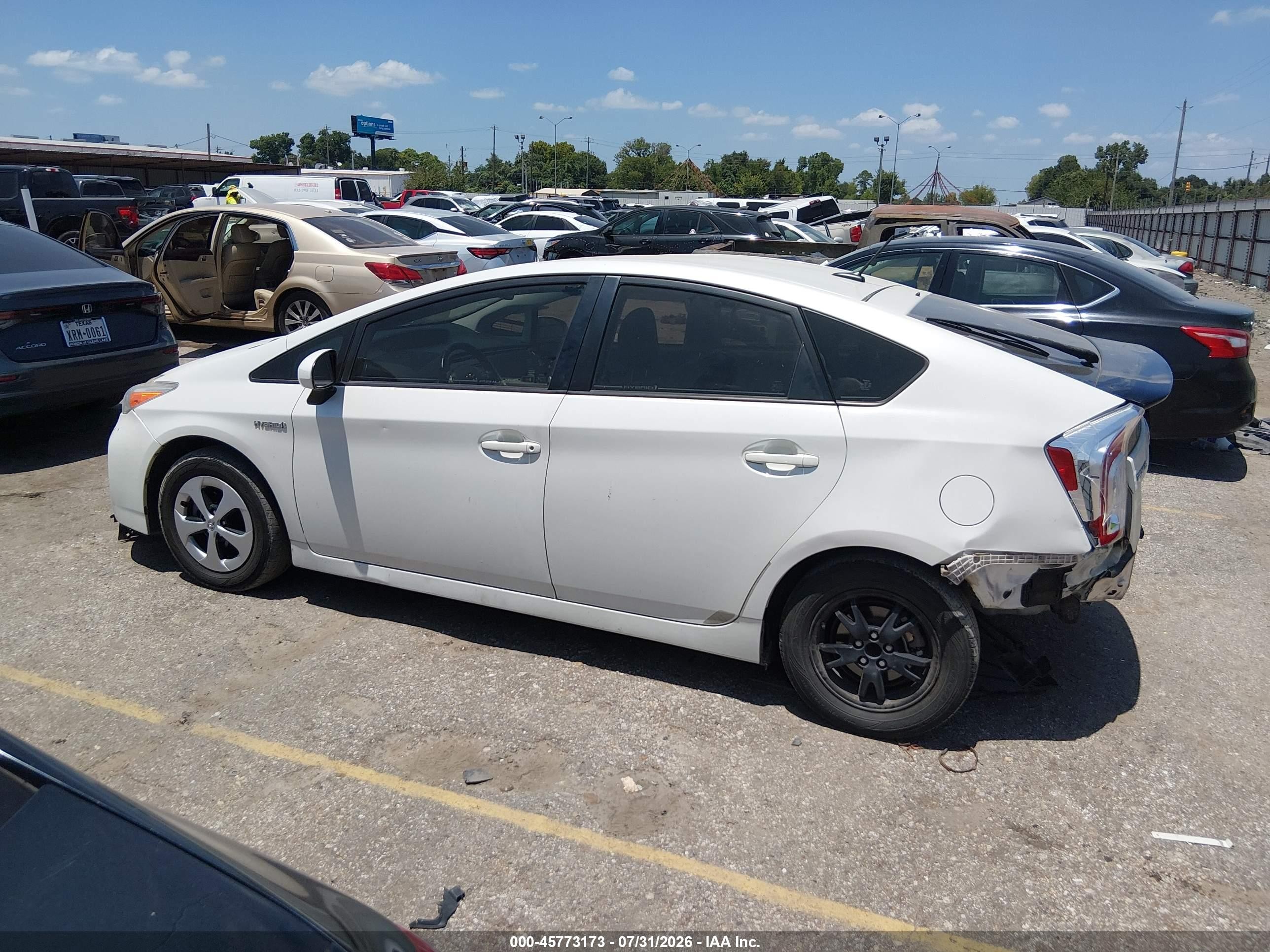2015 Toyota Prius Four White vin: JTDKN3DU6F1931100