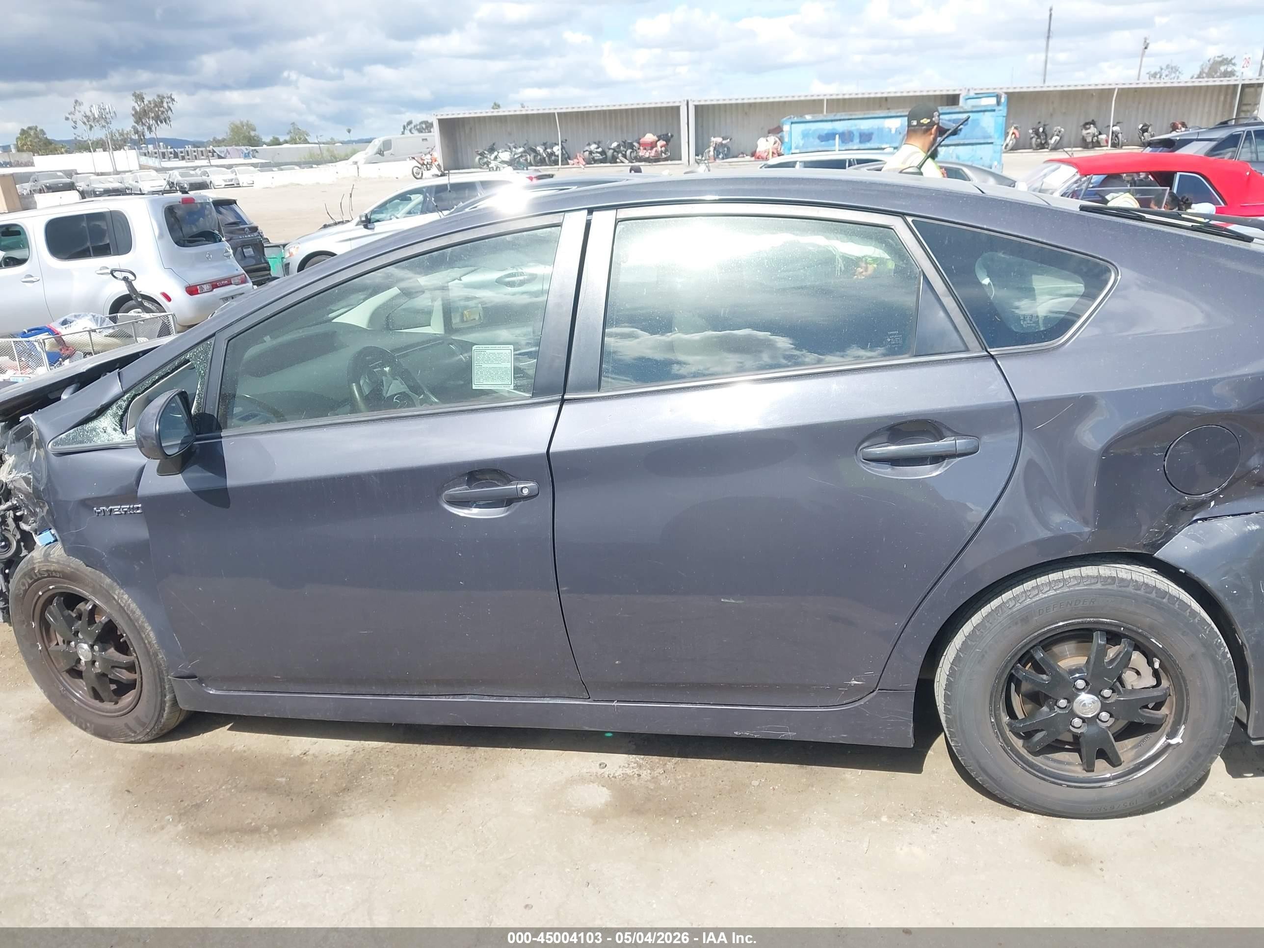 2015 Toyota Prius Two Gray vin: JTDKN3DU6F2004821