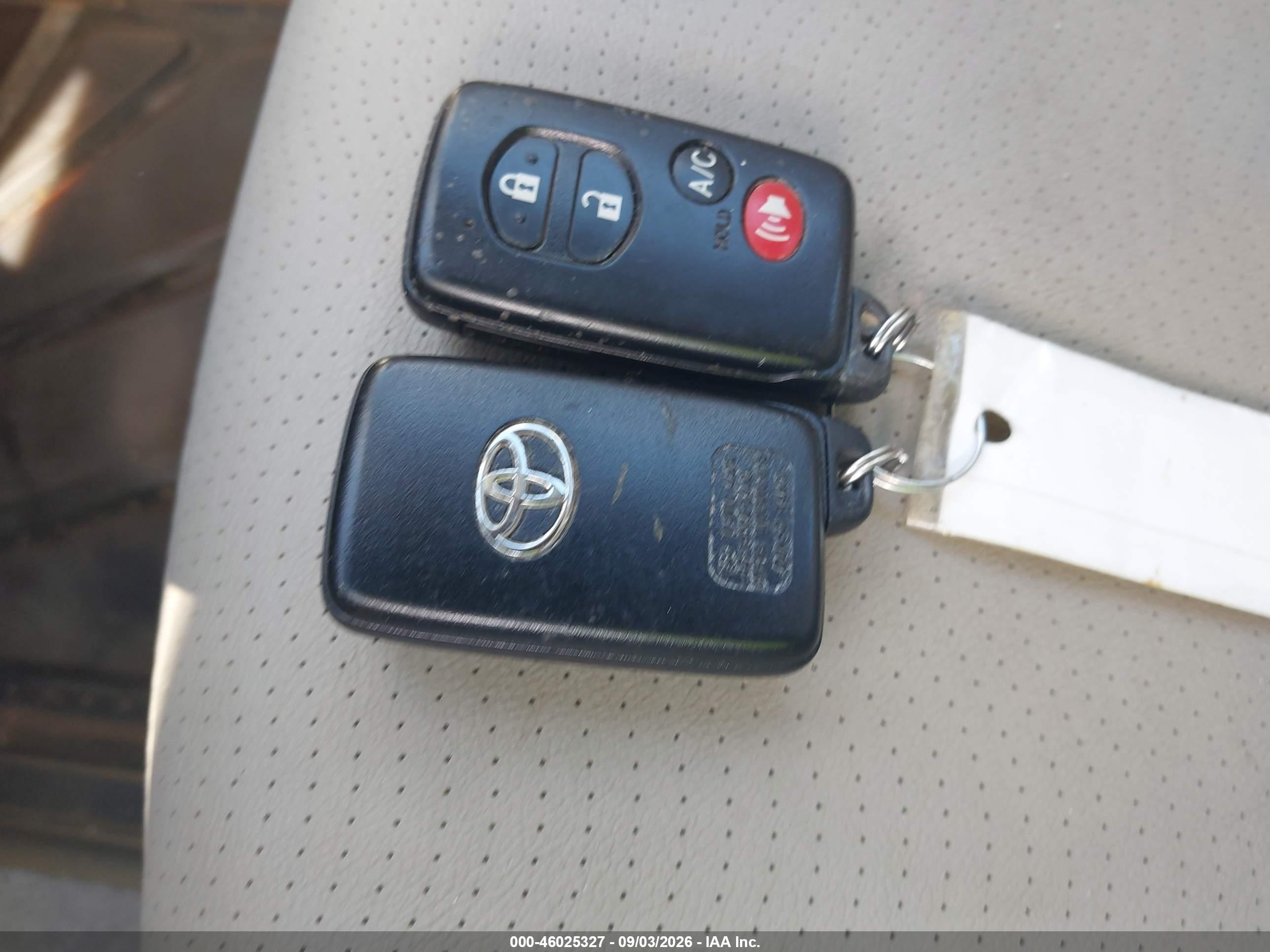 2010 Toyota Prius Iv Gold vin: JTDKN3DU7A0122431