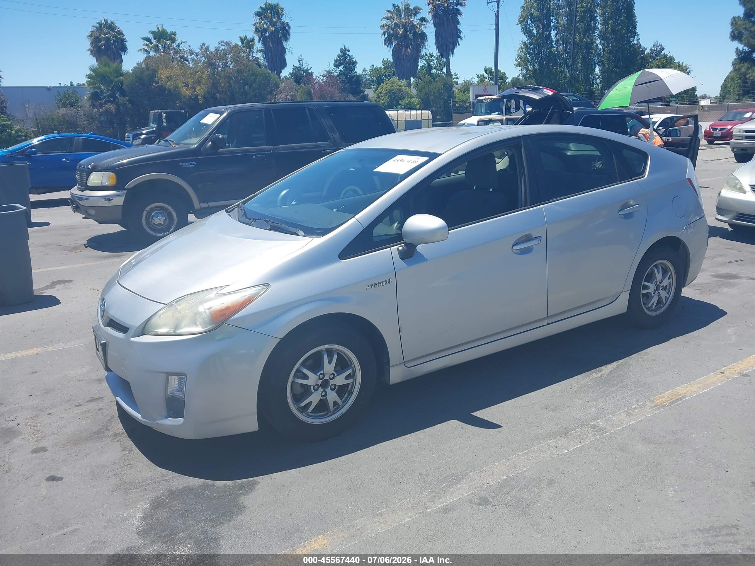 2011 Toyota Prius Two Silver vin: JTDKN3DU7B0262397
