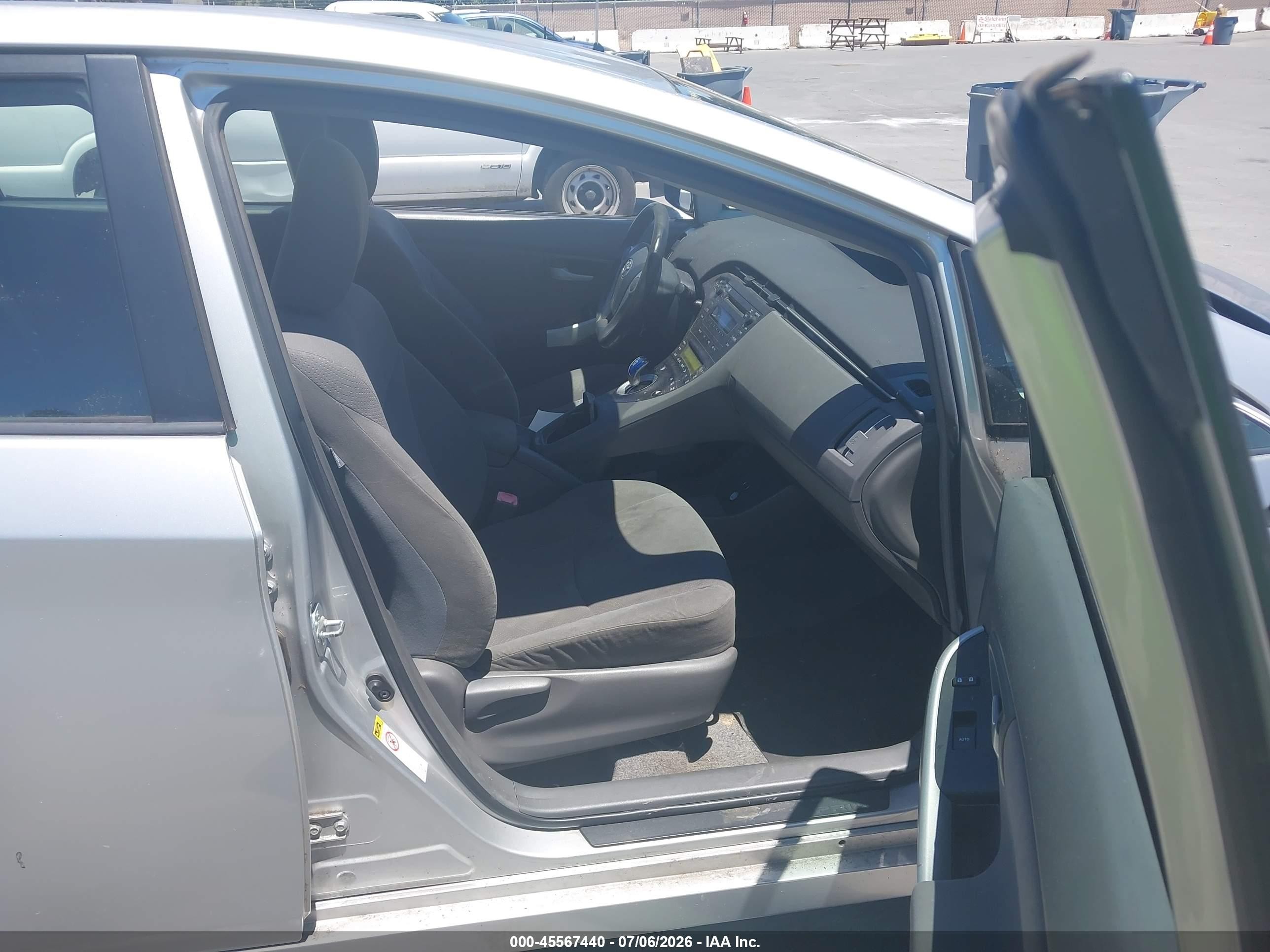 2011 Toyota Prius Two Silver vin: JTDKN3DU7B0262397