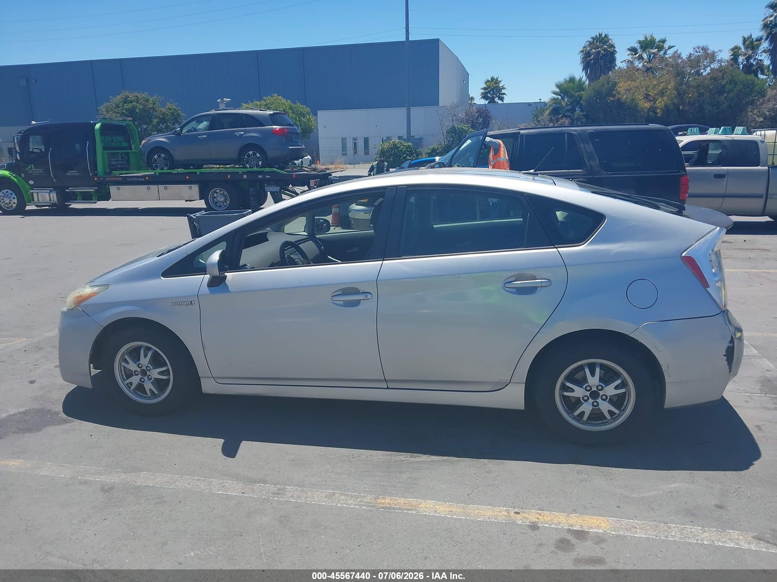 2011 Toyota Prius Two Silver vin: JTDKN3DU7B0262397