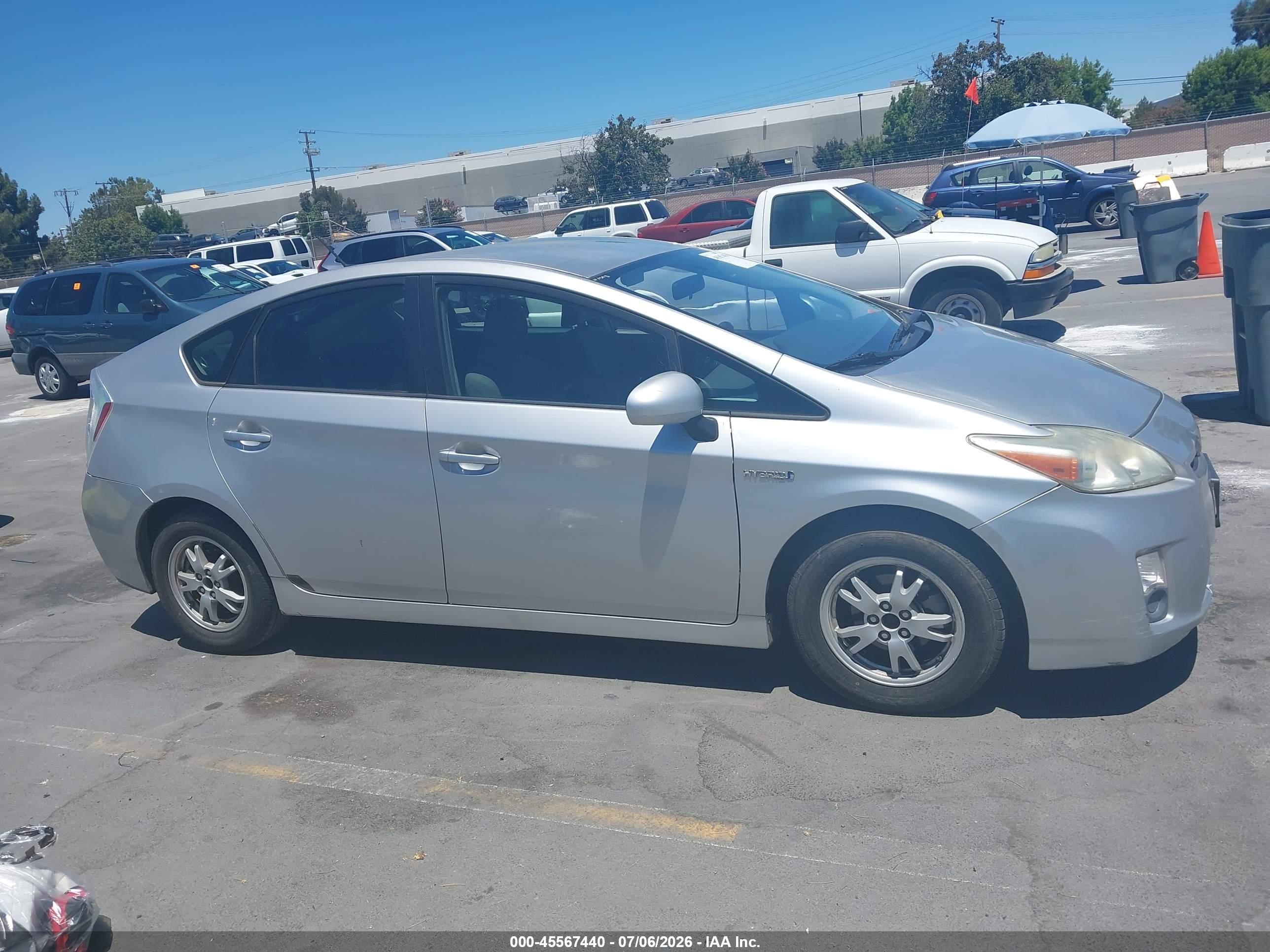 2011 Toyota Prius Two Silver vin: JTDKN3DU7B0262397