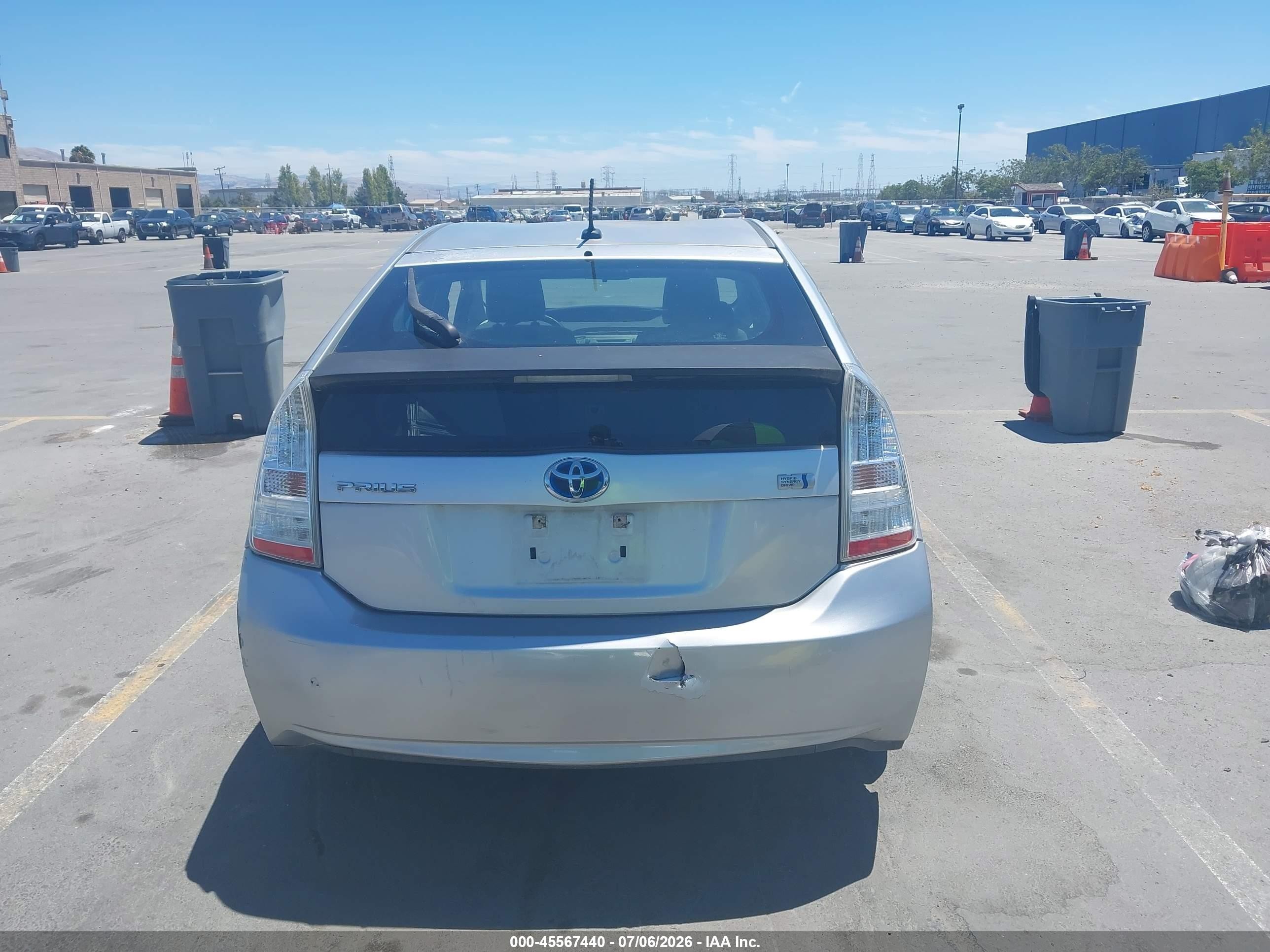 2011 Toyota Prius Two Silver vin: JTDKN3DU7B0262397