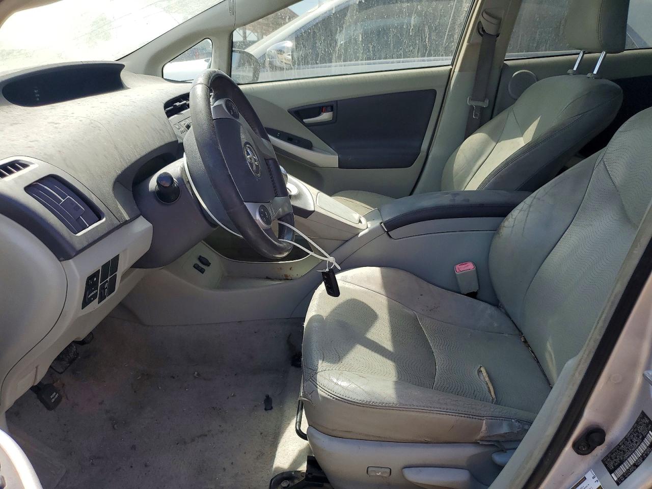 2011 Toyota Prius Four Серебряный vin: JTDKN3DU7B0264506