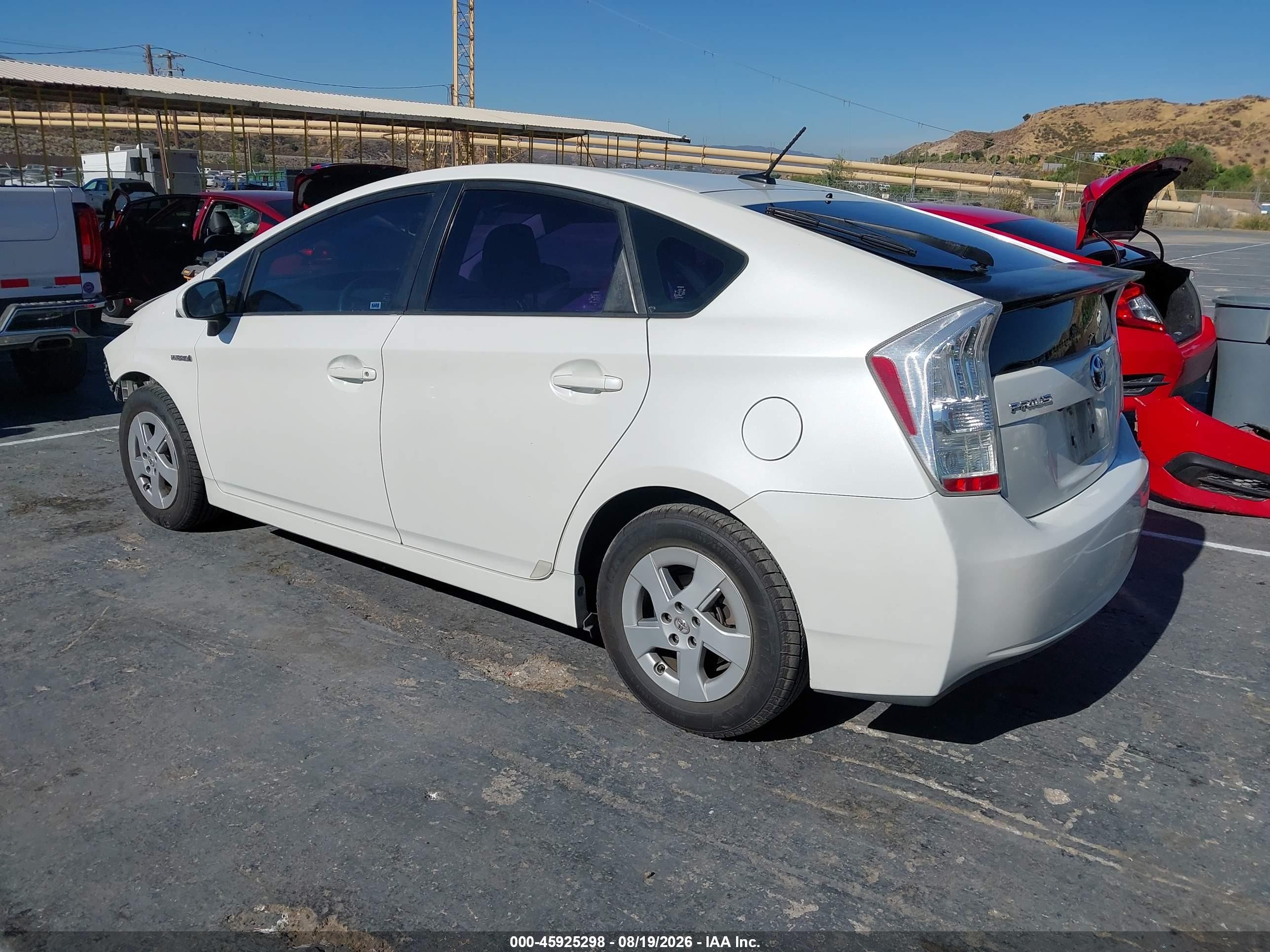 2011 Toyota Prius Three Белый vin: JTDKN3DU7B0321657
