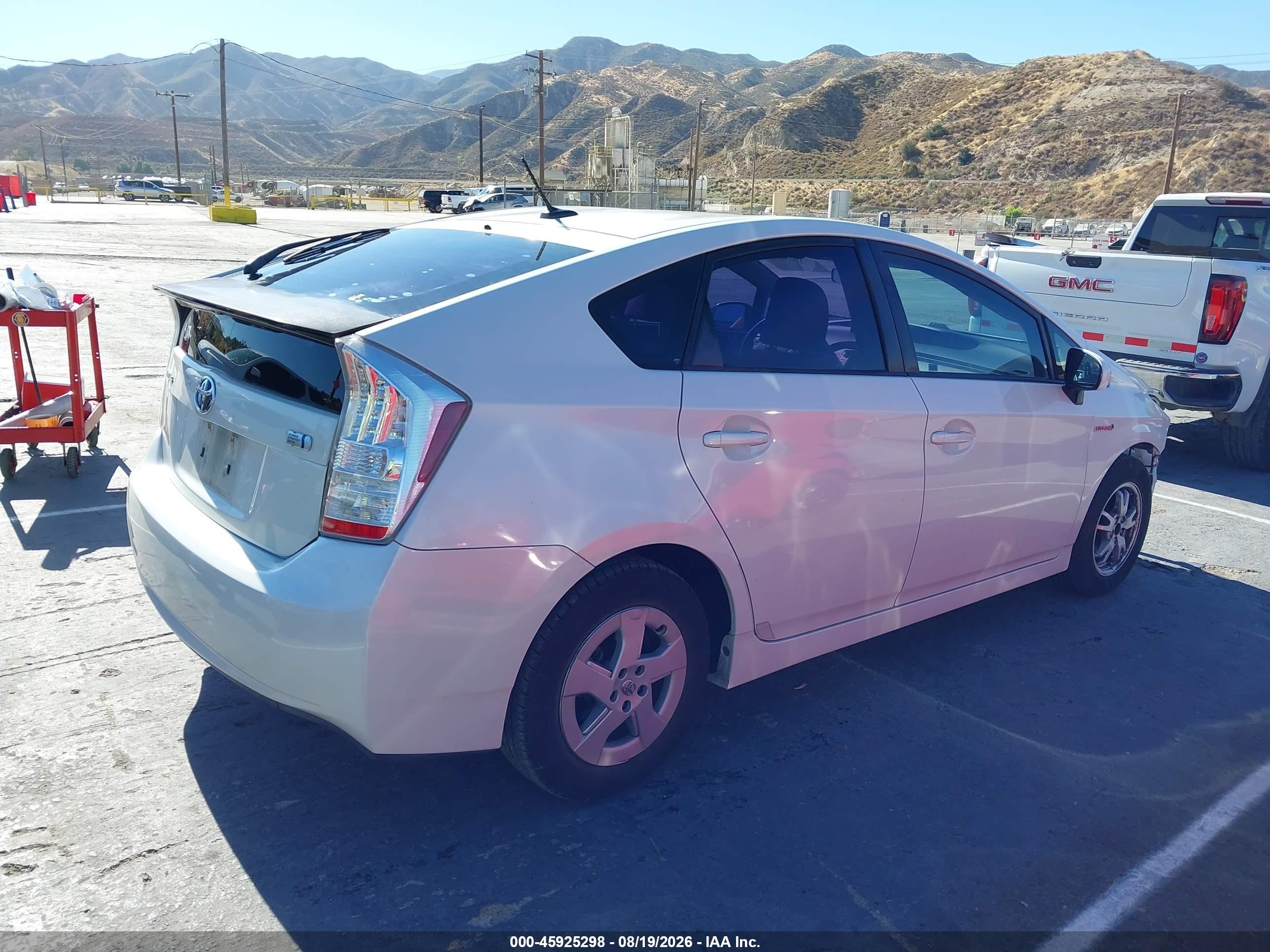 2011 Toyota Prius Three Белый vin: JTDKN3DU7B0321657
