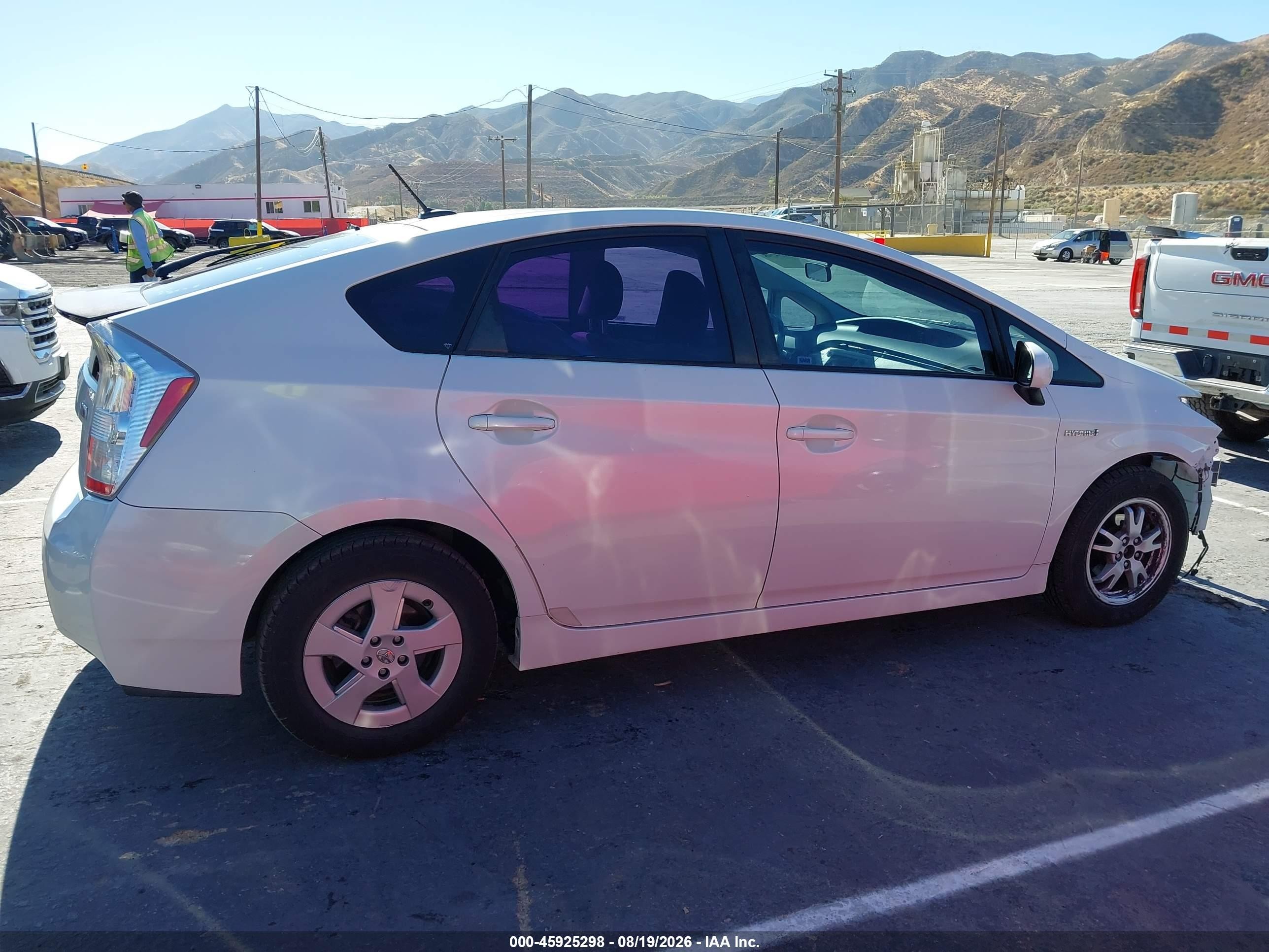 2011 Toyota Prius Three Белый vin: JTDKN3DU7B0321657