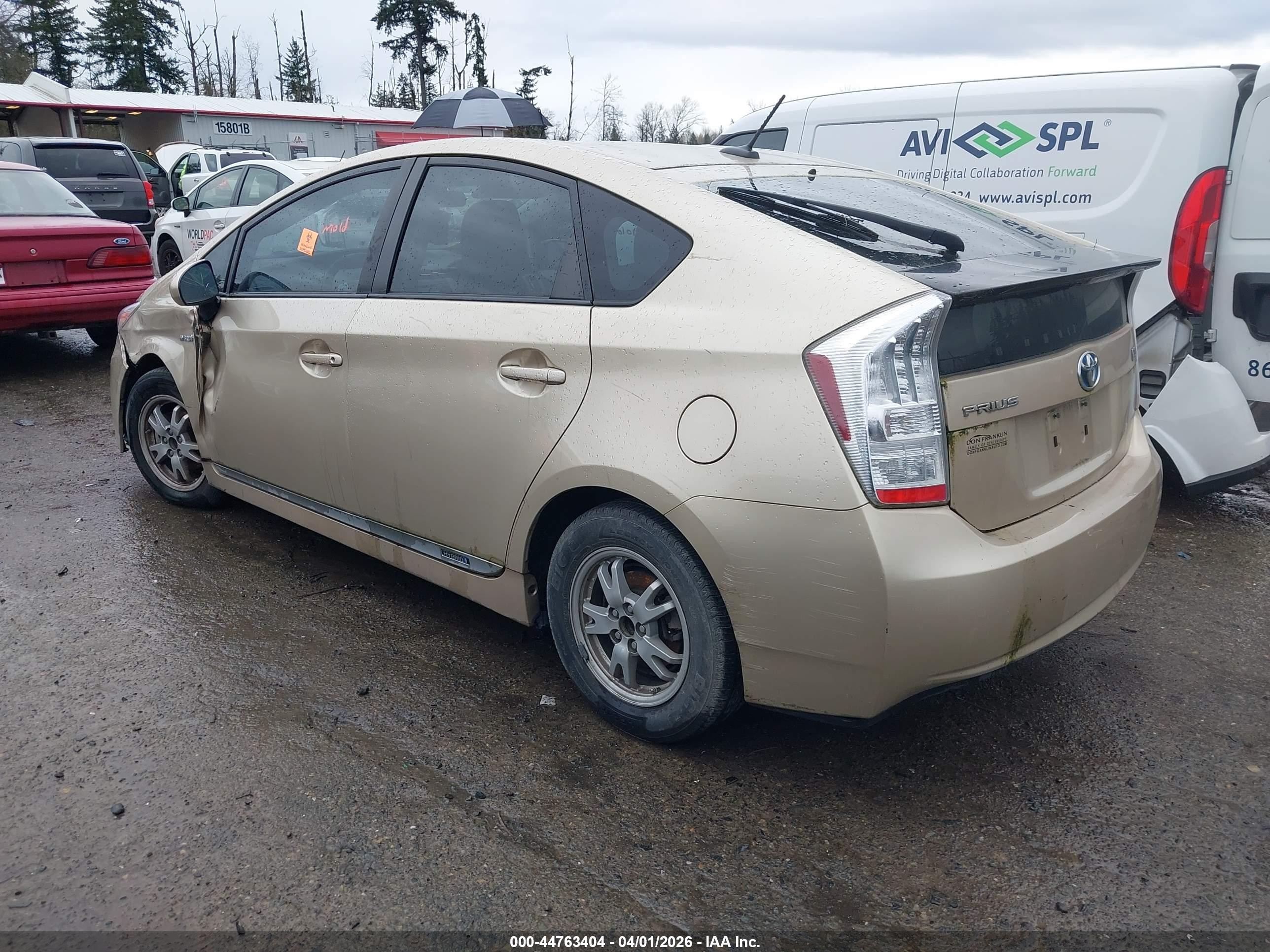 2011 Toyota Prius Three Gold vin: JTDKN3DU7B1479264