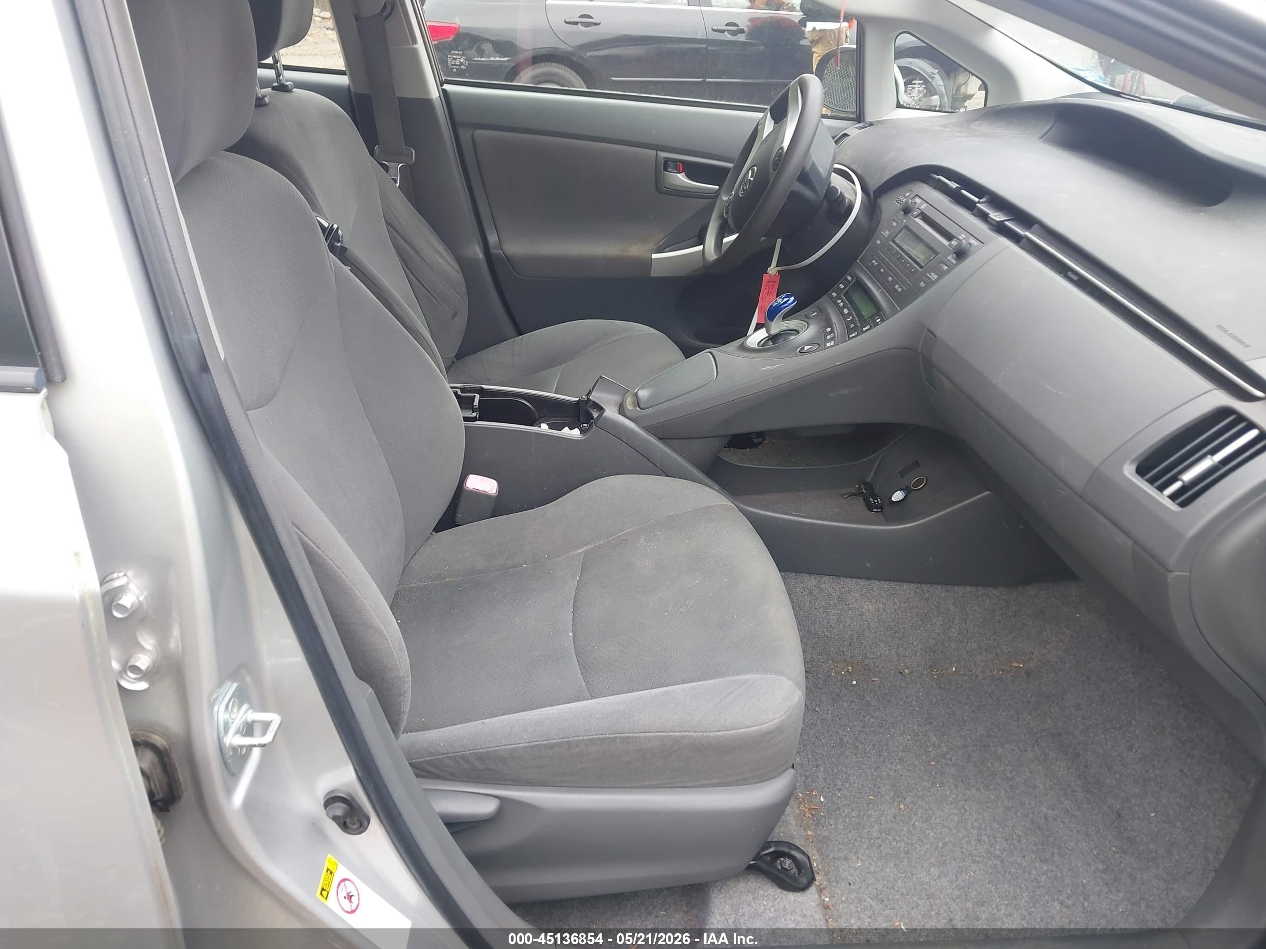 2011 Toyota Prius Two Серебряный vin: JTDKN3DU7B5371641