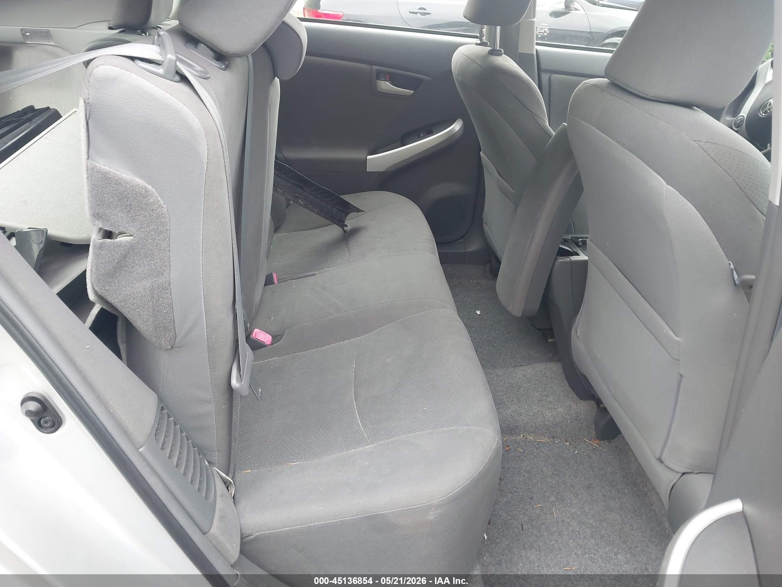 2011 Toyota Prius Two Серебряный vin: JTDKN3DU7B5371641