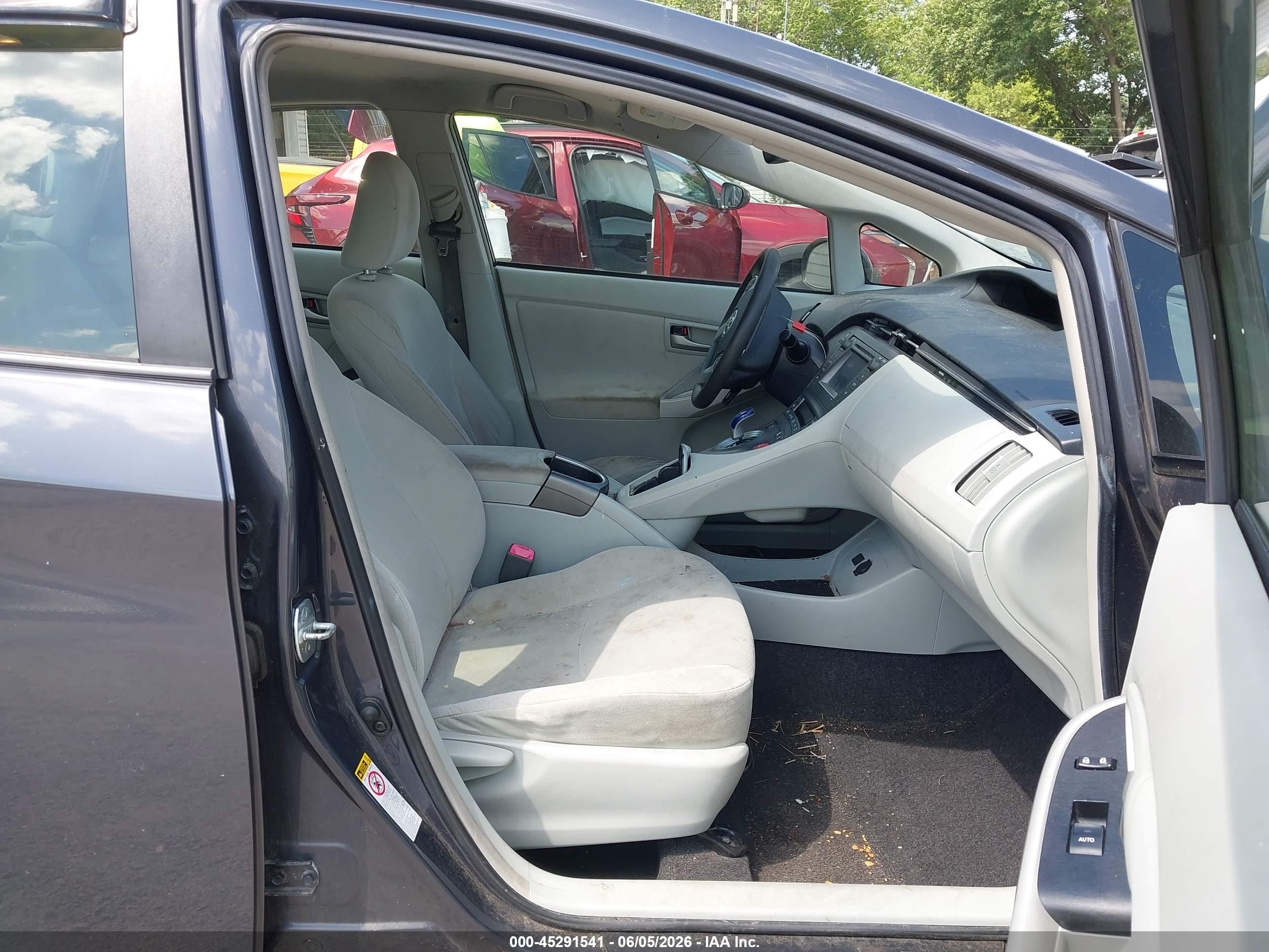 2012 Toyota Prius Two Серый vin: JTDKN3DU7C5452382