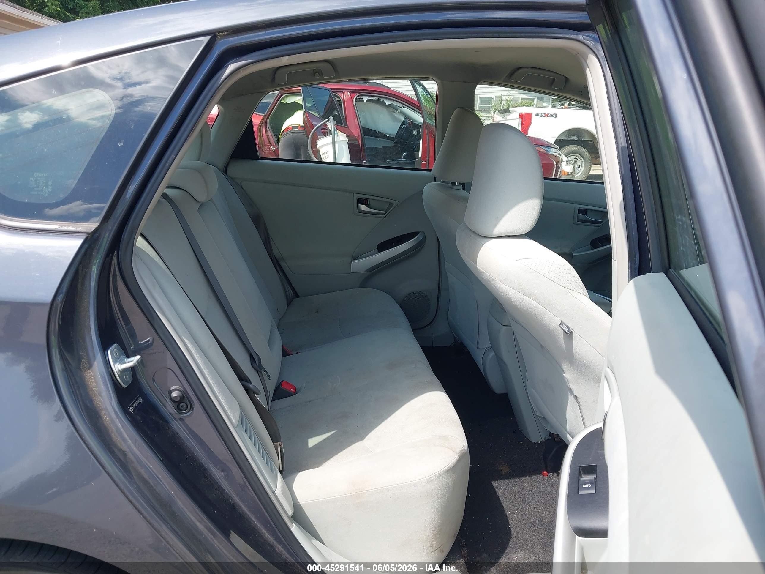 2012 Toyota Prius Two Серый vin: JTDKN3DU7C5452382
