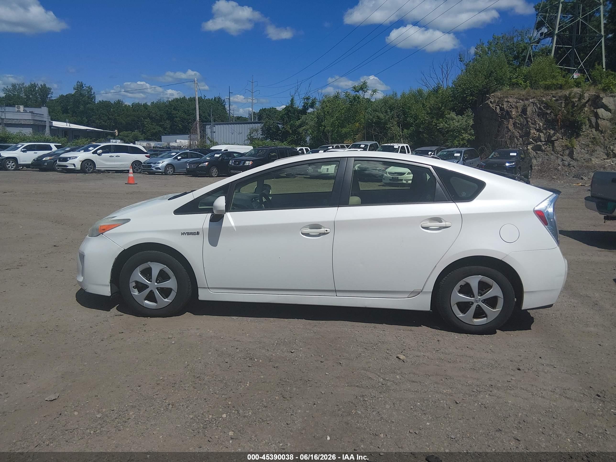 2012 Toyota Prius Three White vin: JTDKN3DU7C5485155