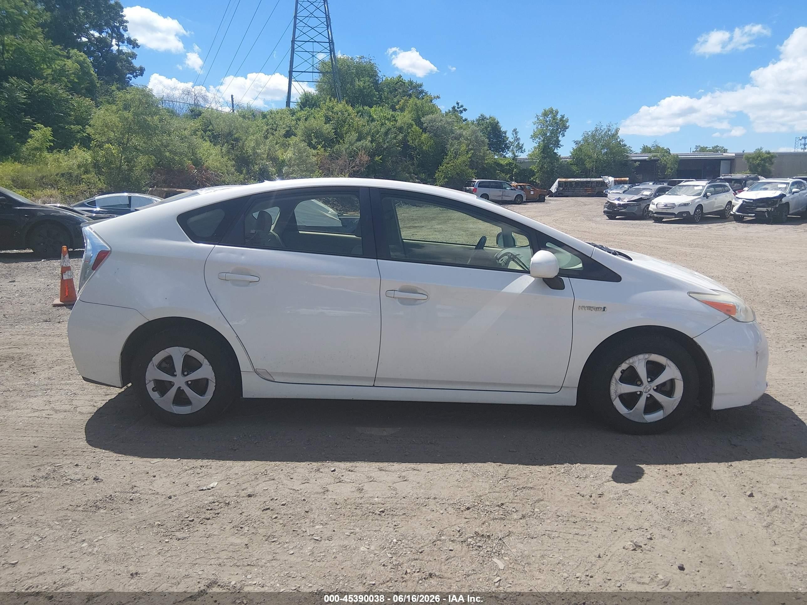 2012 Toyota Prius Three White vin: JTDKN3DU7C5485155