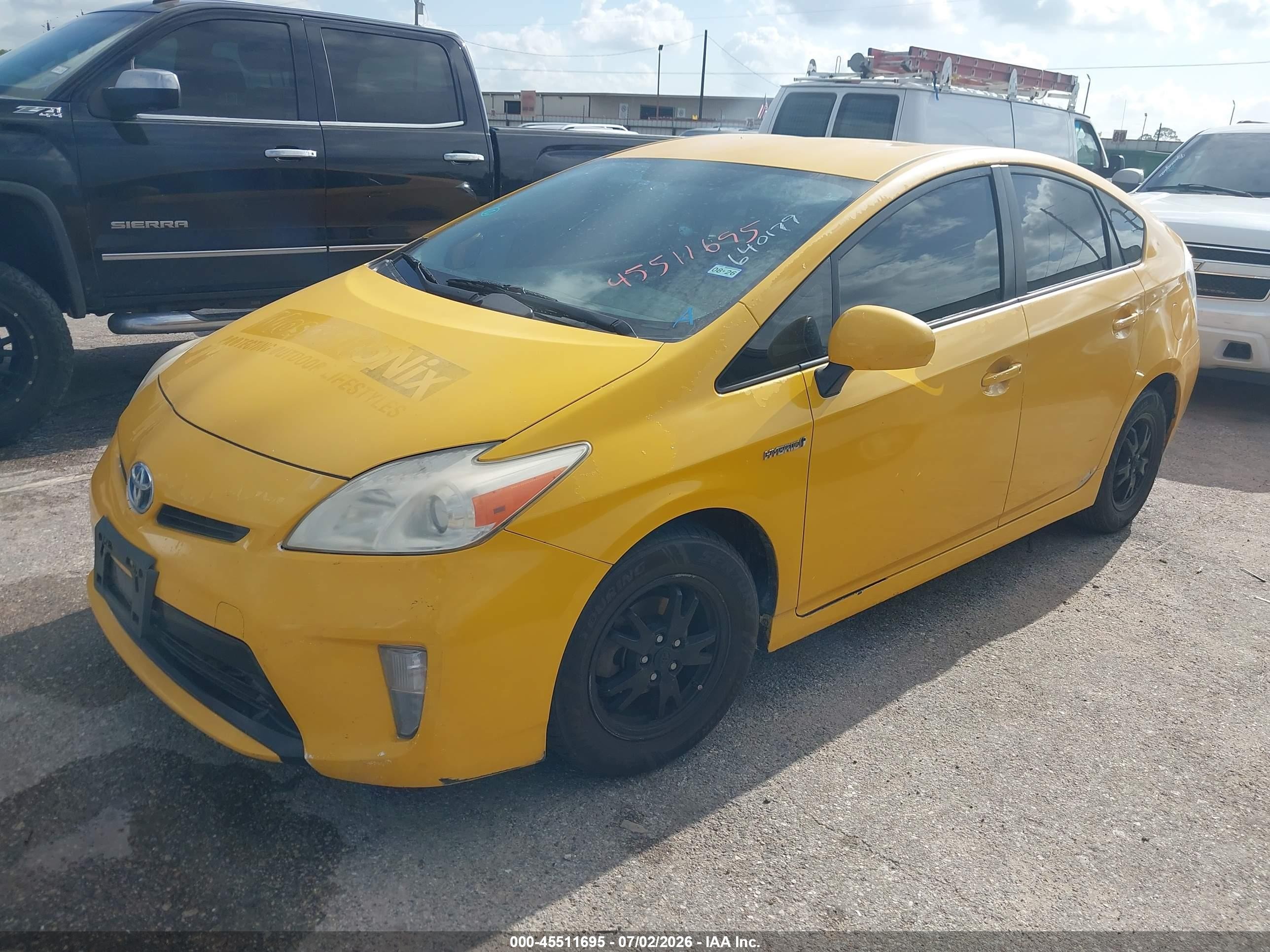 2013 Toyota Prius Two Желтый vin: JTDKN3DU7D1640179