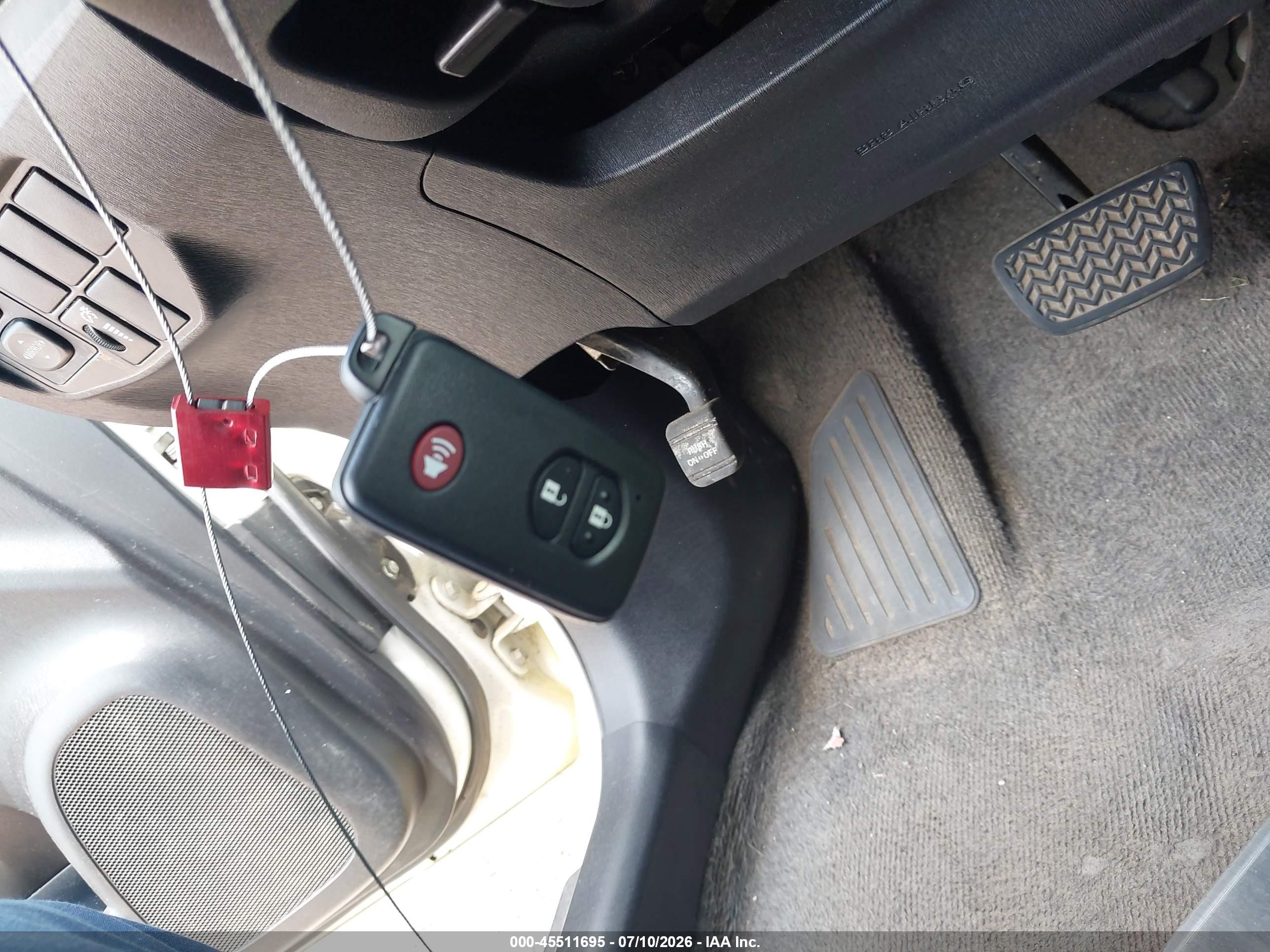 2013 Toyota Prius Two Желтый vin: JTDKN3DU7D1640179