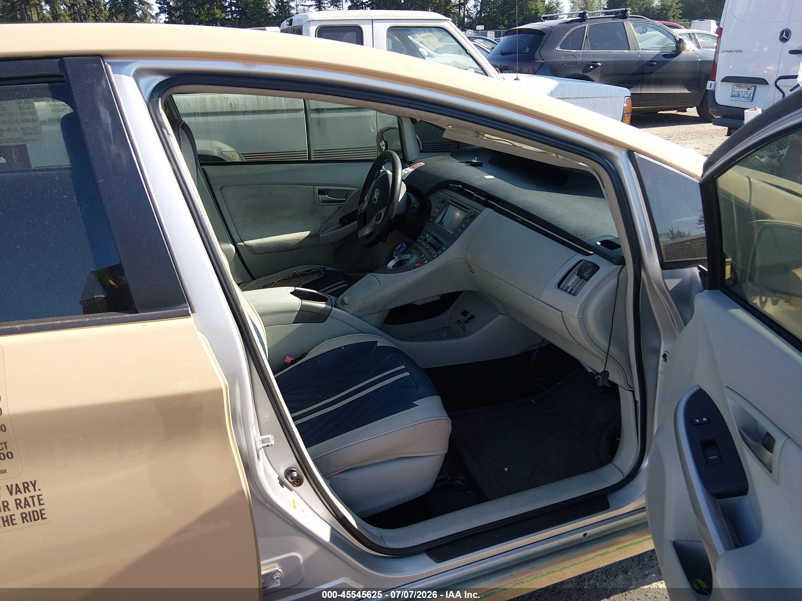 2013 Toyota Prius Two Желто-коричневый vin: JTDKN3DU7D1645446