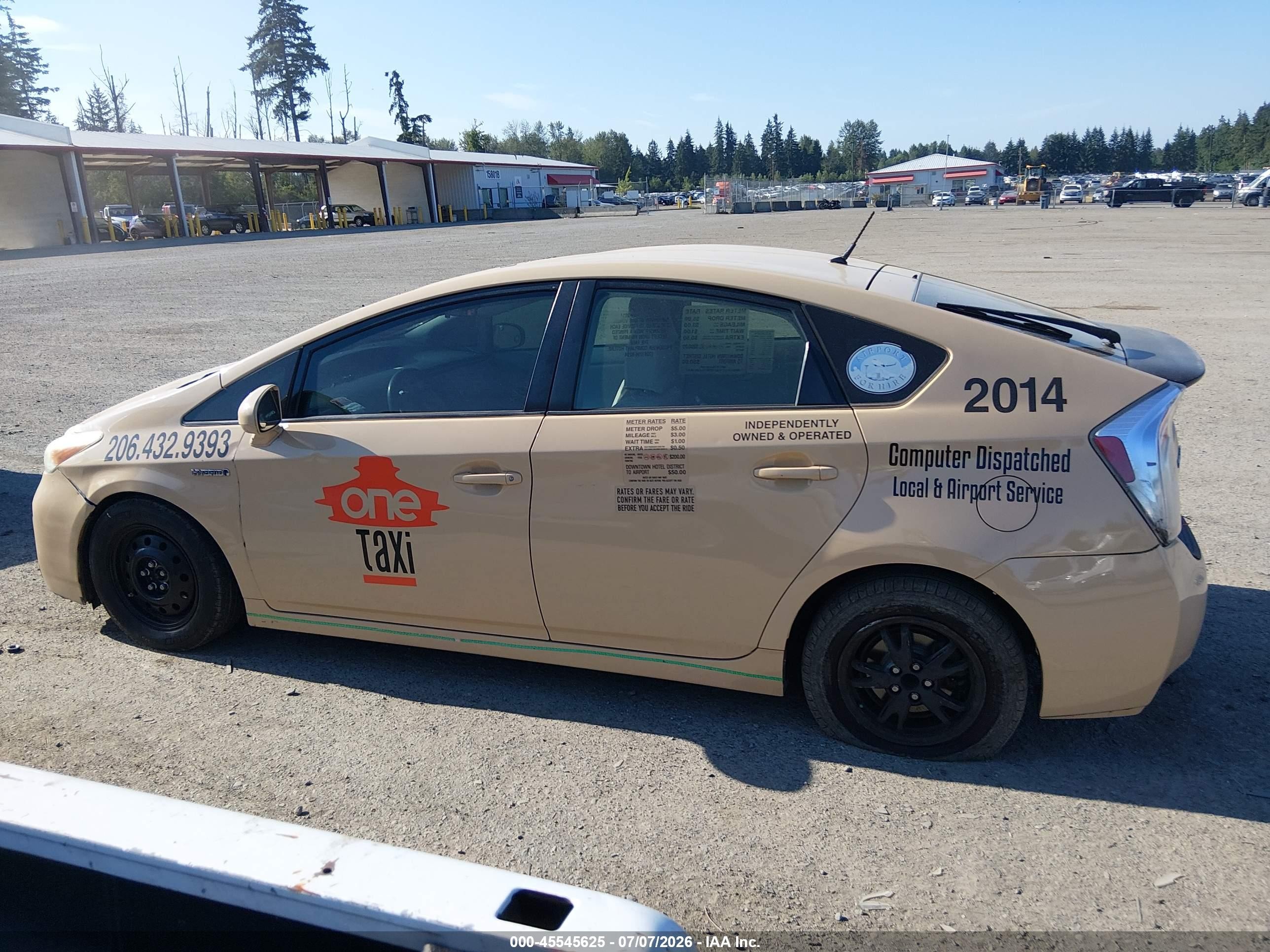 2013 Toyota Prius Two Желто-коричневый vin: JTDKN3DU7D1645446