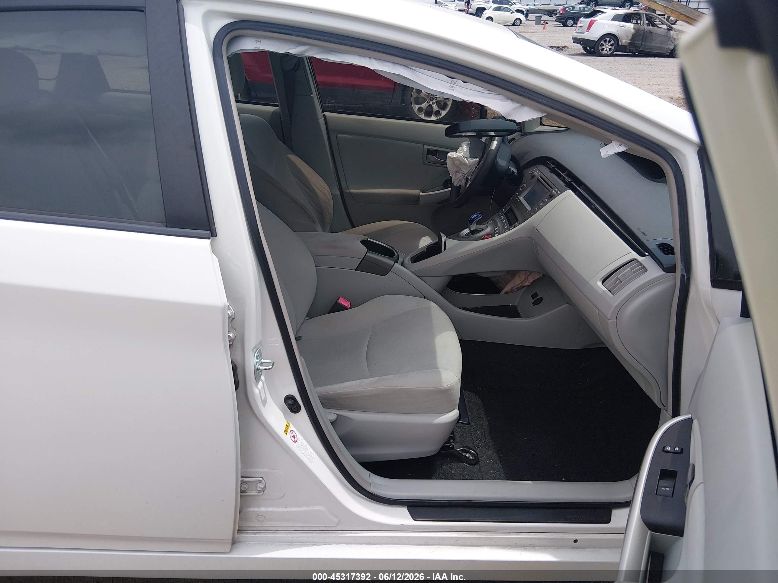 2013 Toyota Prius Three White vin: JTDKN3DU7D1674817