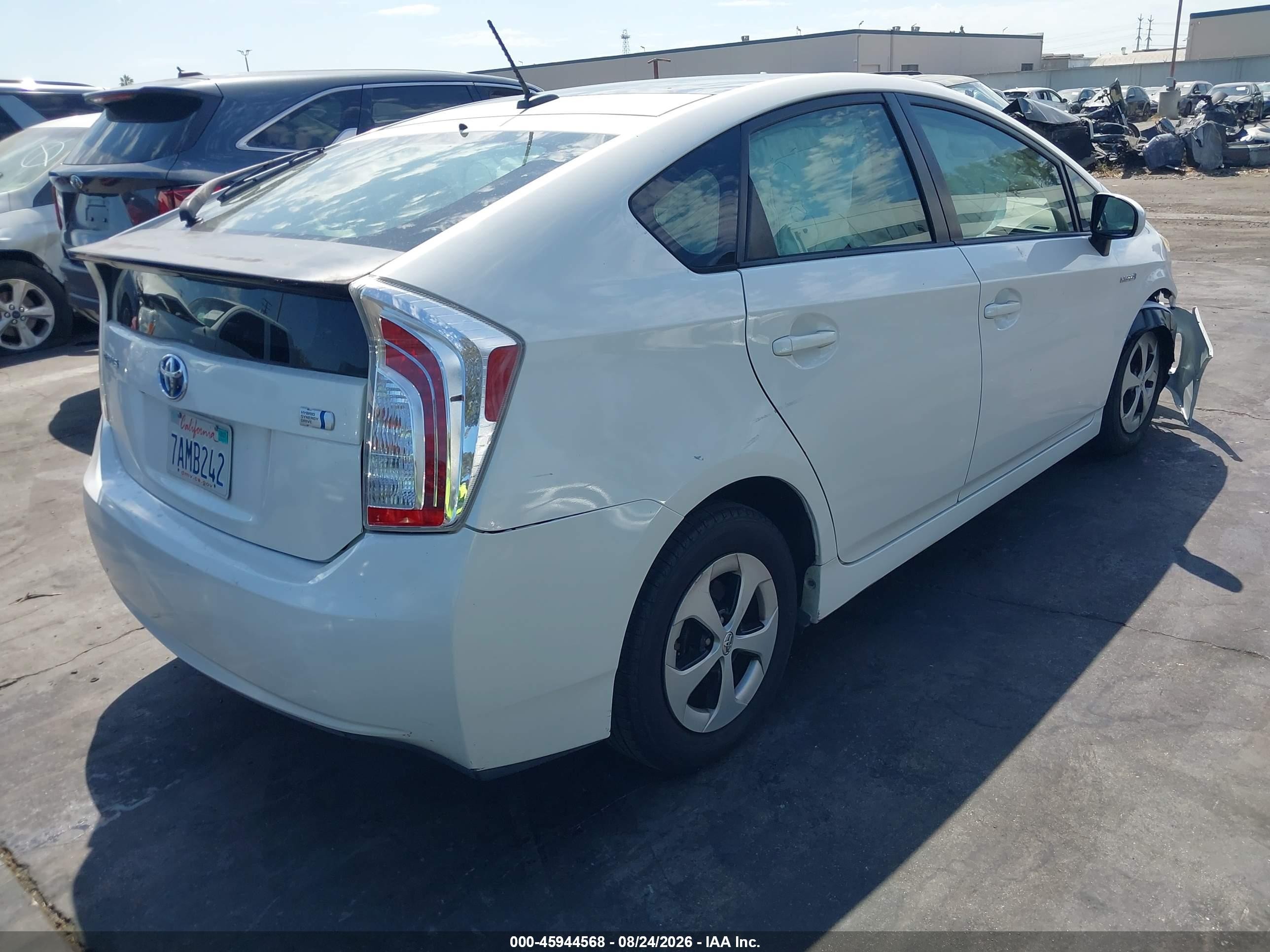 2013 Toyota Prius Four White vin: JTDKN3DU7D5588061