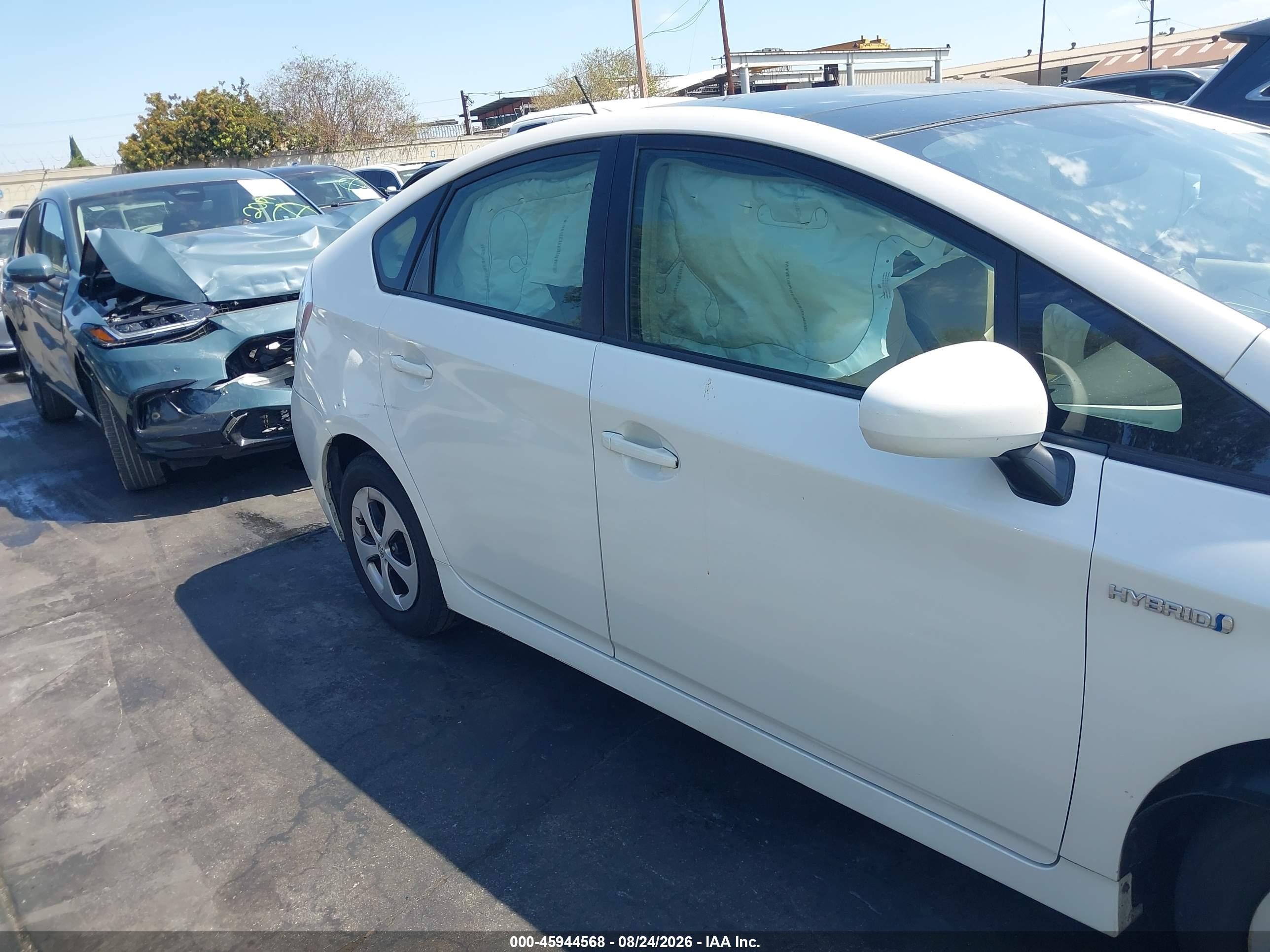 2013 Toyota Prius Four White vin: JTDKN3DU7D5588061