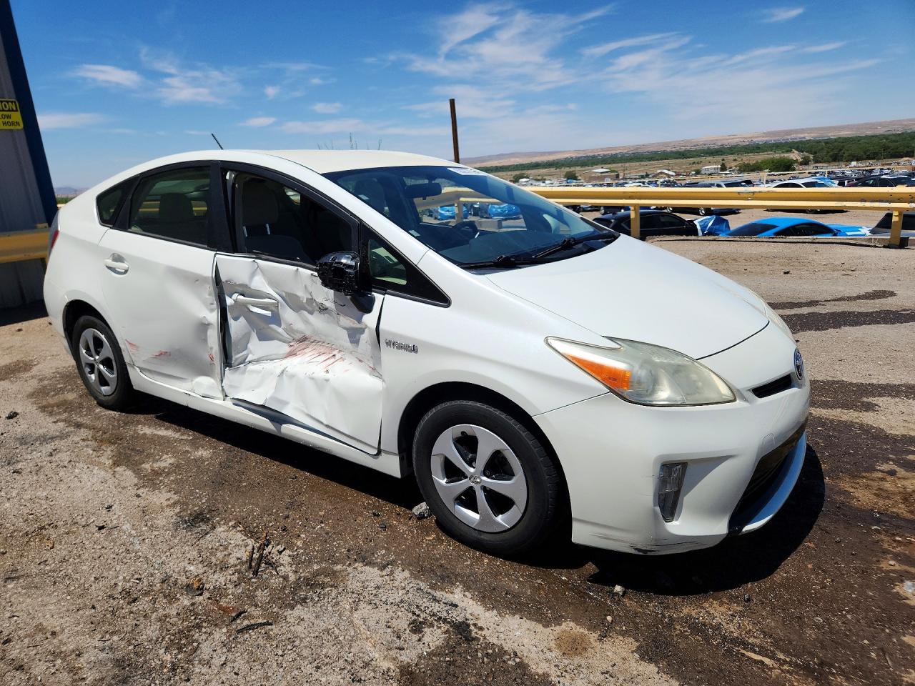 2014 Toyota Prius Three White vin: JTDKN3DU7E1764535