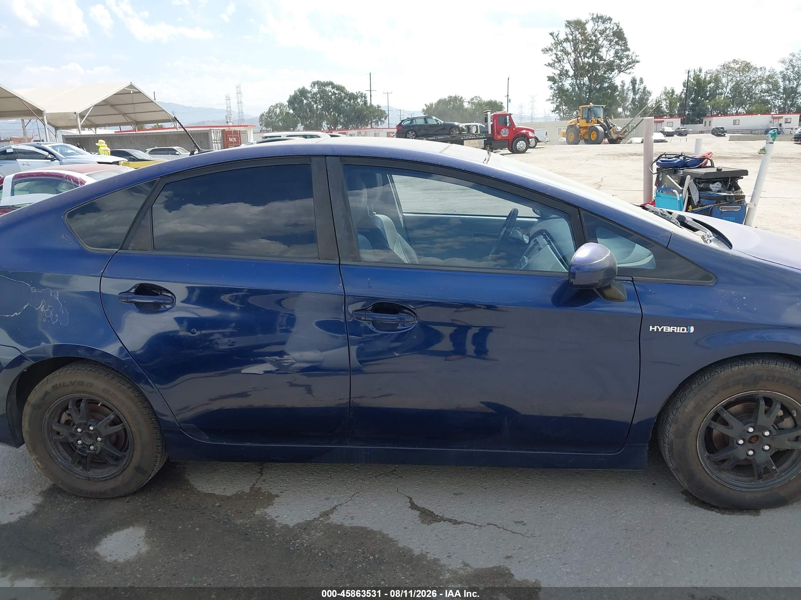 2014 Toyota Prius Four Blue vin: JTDKN3DU7E1765068
