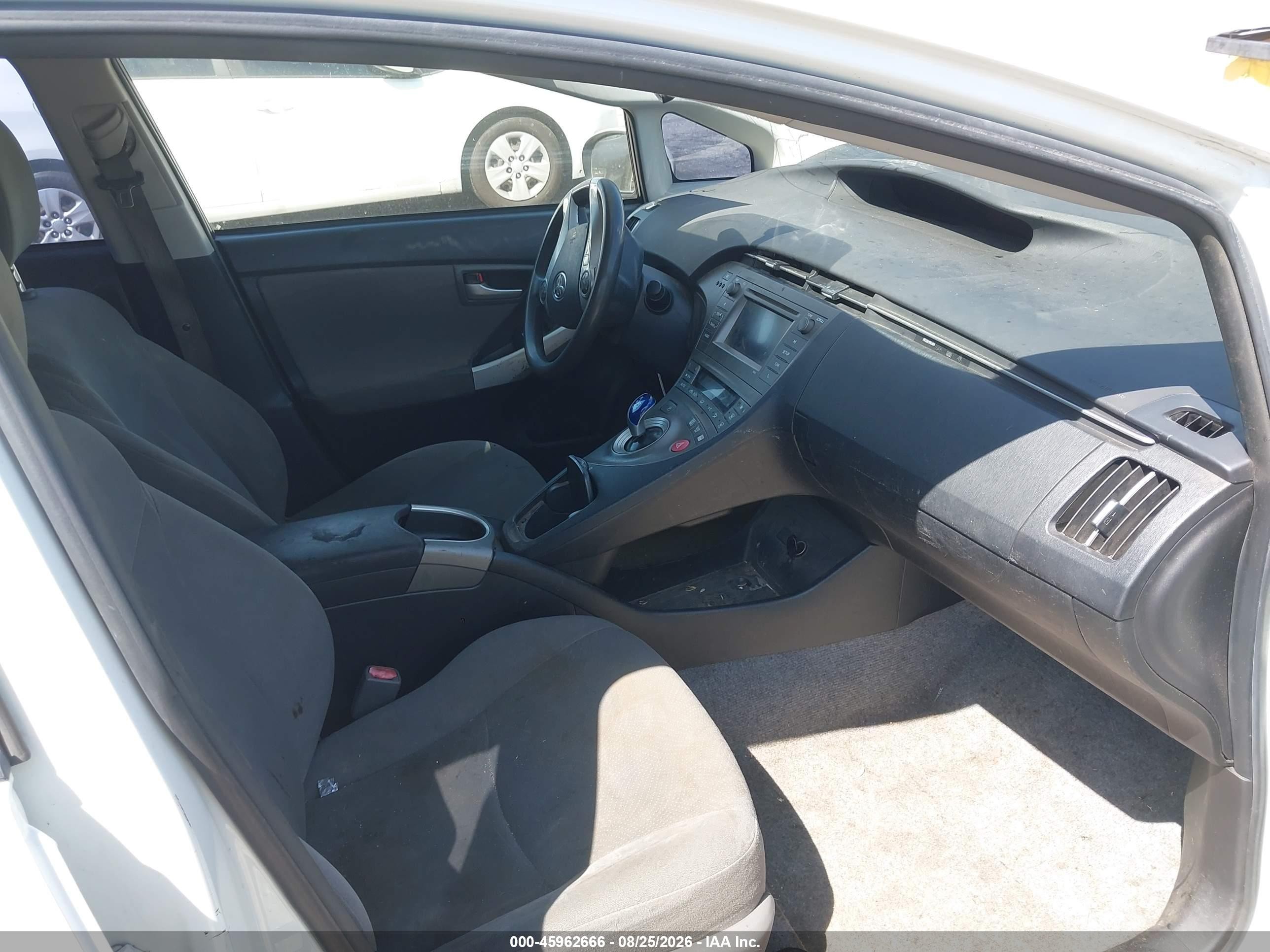 2014 Toyota Prius Two Белый vin: JTDKN3DU7E1815287