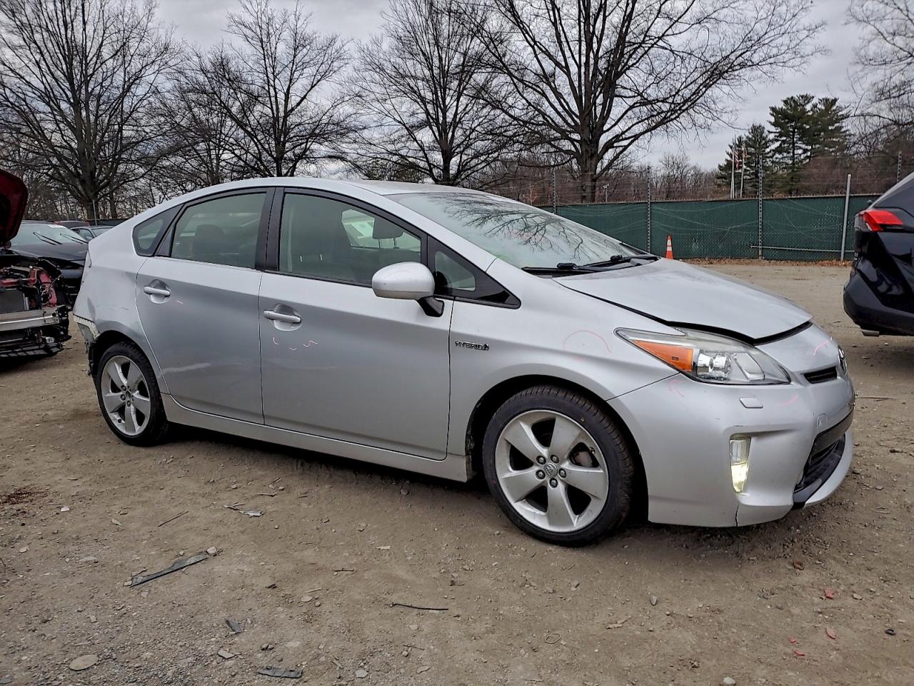 2015 Toyota Prius Серебряный vin: JTDKN3DU7F0447040