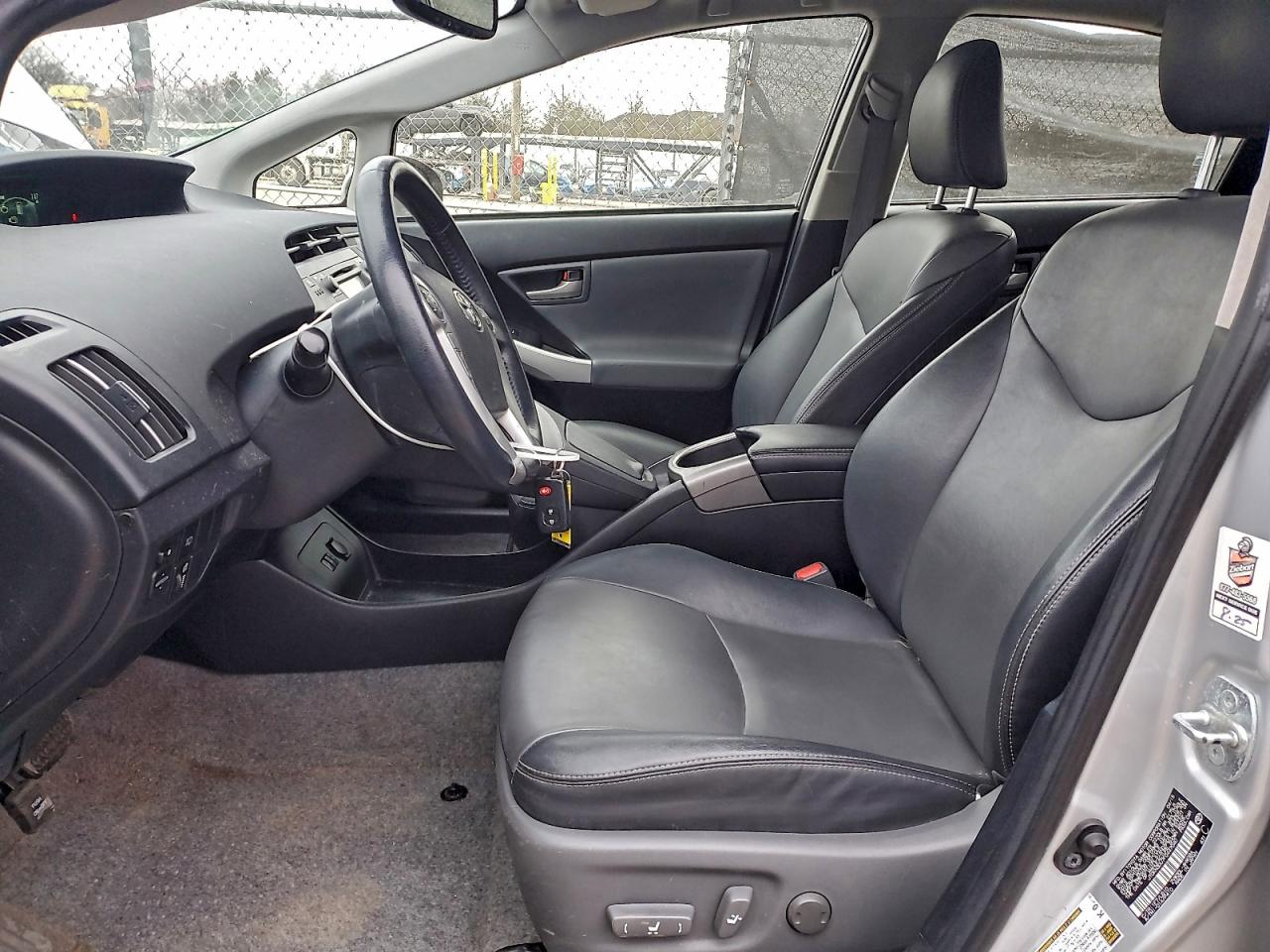 2015 Toyota Prius Серебряный vin: JTDKN3DU7F0447040