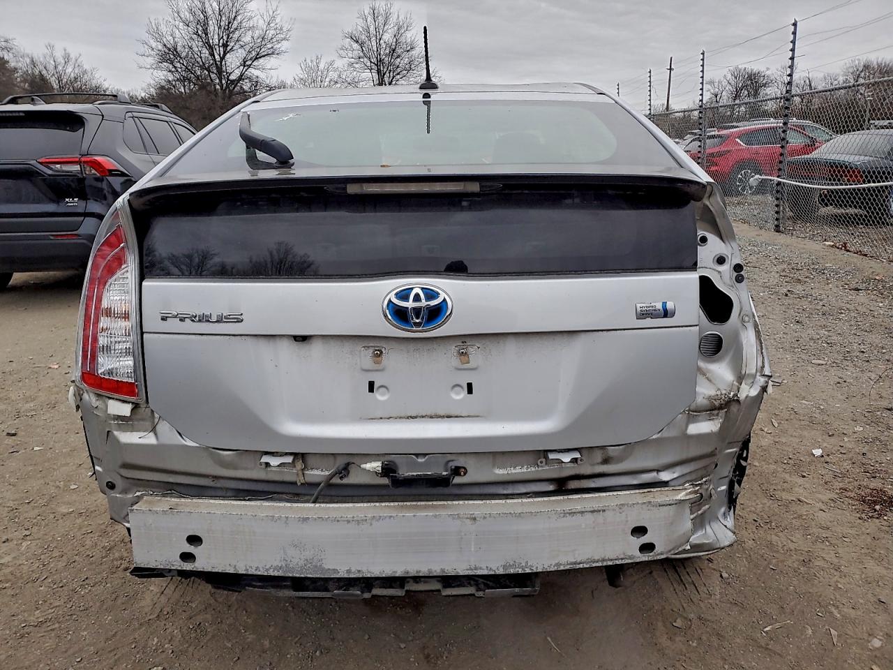2015 Toyota Prius Серебряный vin: JTDKN3DU7F0447040