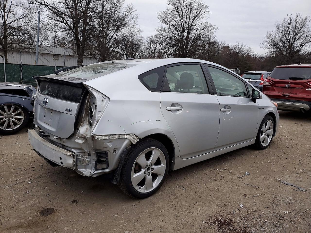 2015 Toyota Prius Серебряный vin: JTDKN3DU7F0447040