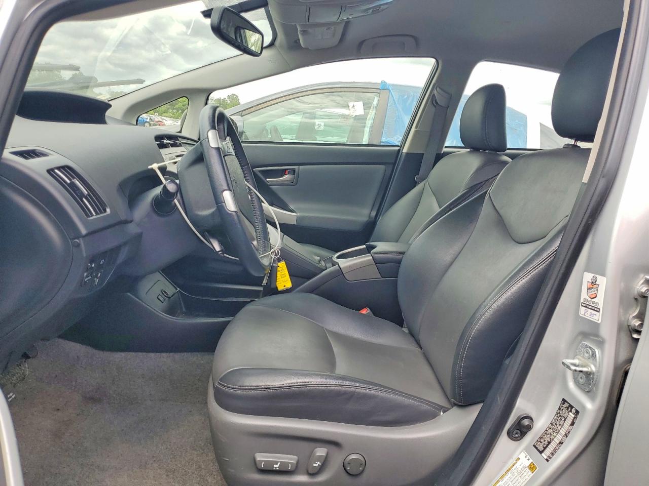 2015 Toyota Prius Five Серебряный vin: JTDKN3DU7F0447040