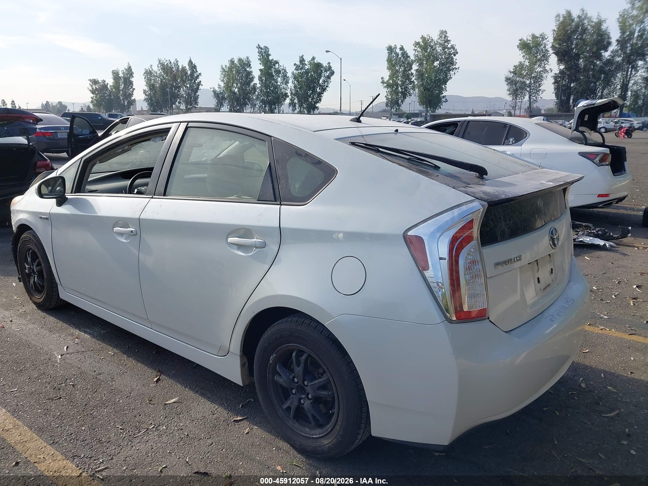 2015 Toyota Prius Two Белый vin: JTDKN3DU7F0448978