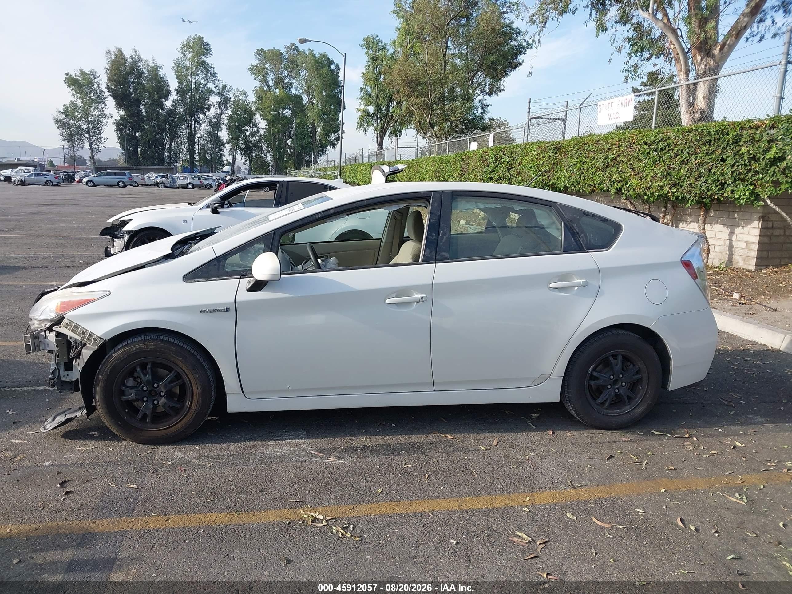 2015 Toyota Prius Two Белый vin: JTDKN3DU7F0448978