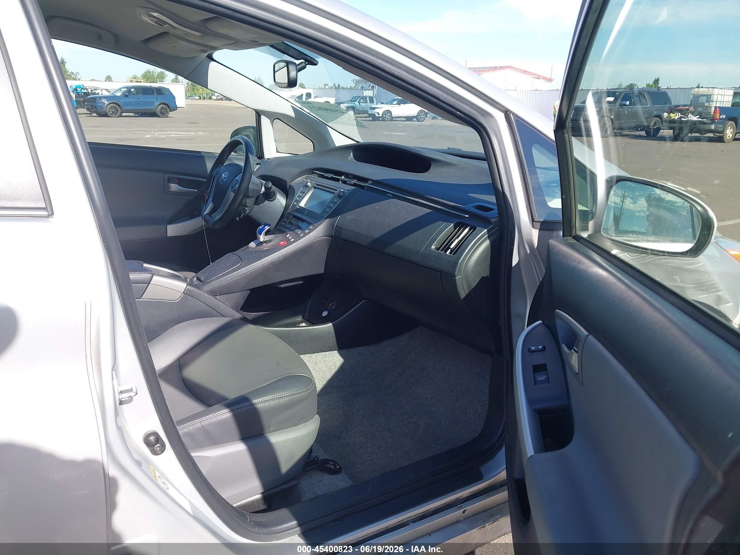 2015 Toyota Prius Four Silver vin: JTDKN3DU7F0459964