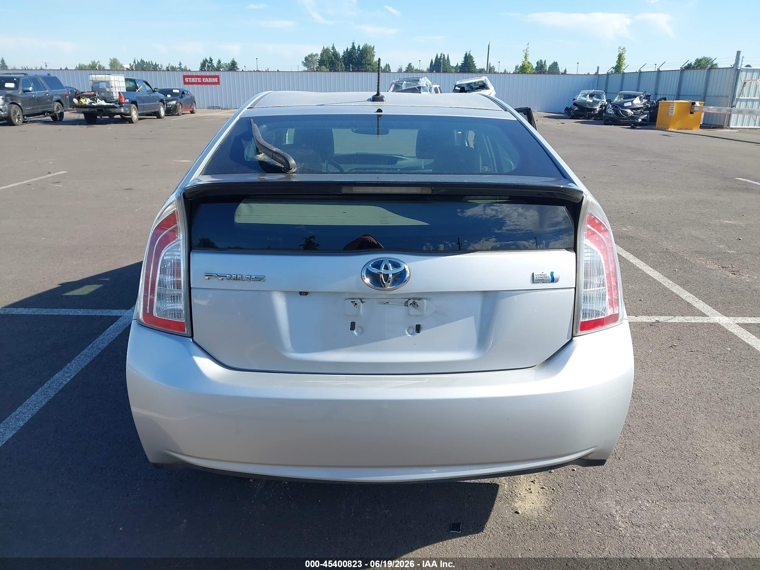 2015 Toyota Prius Four Silver vin: JTDKN3DU7F0459964