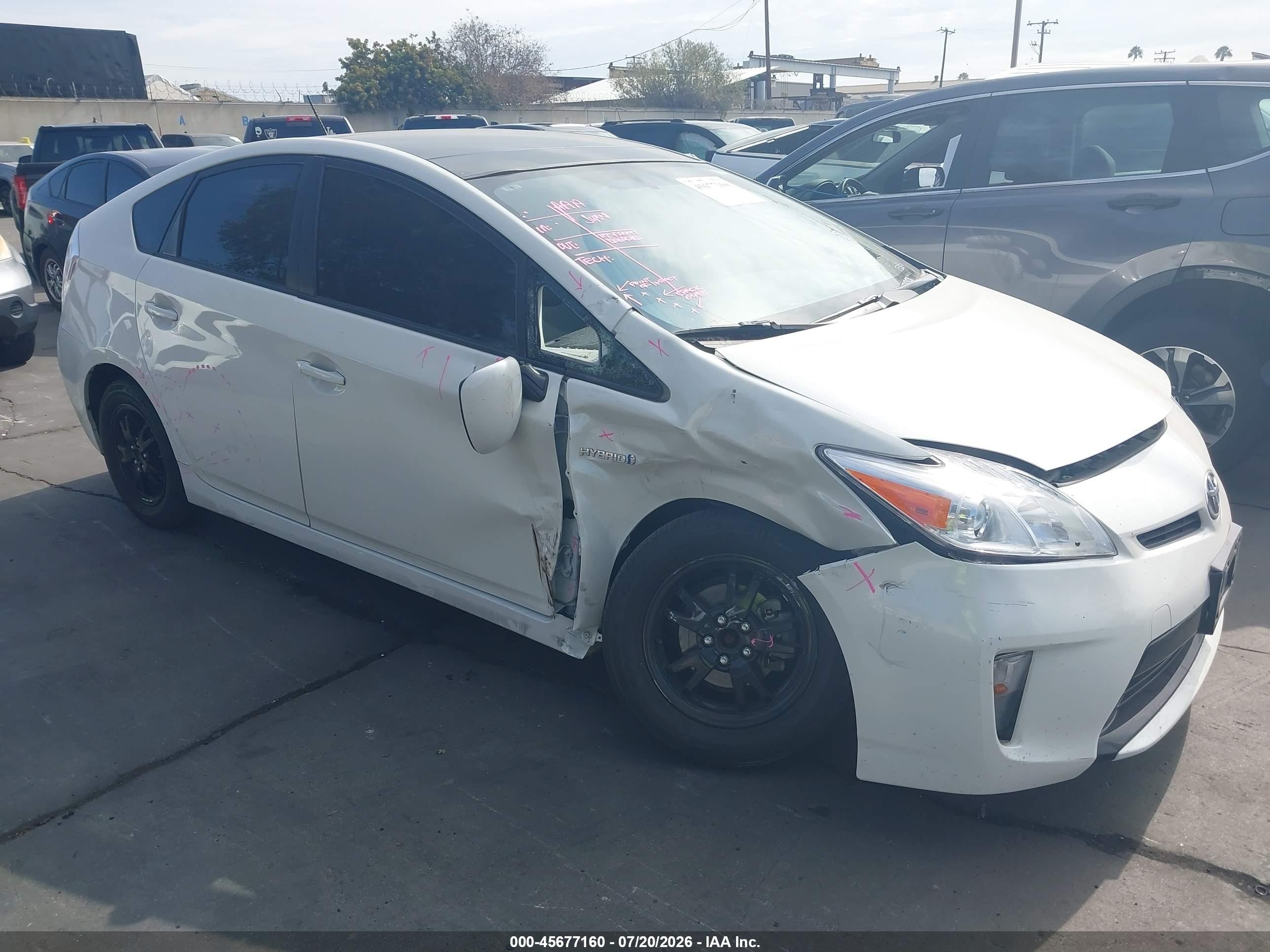 2015 Toyota Prius Four White vin: JTDKN3DU7F1888399