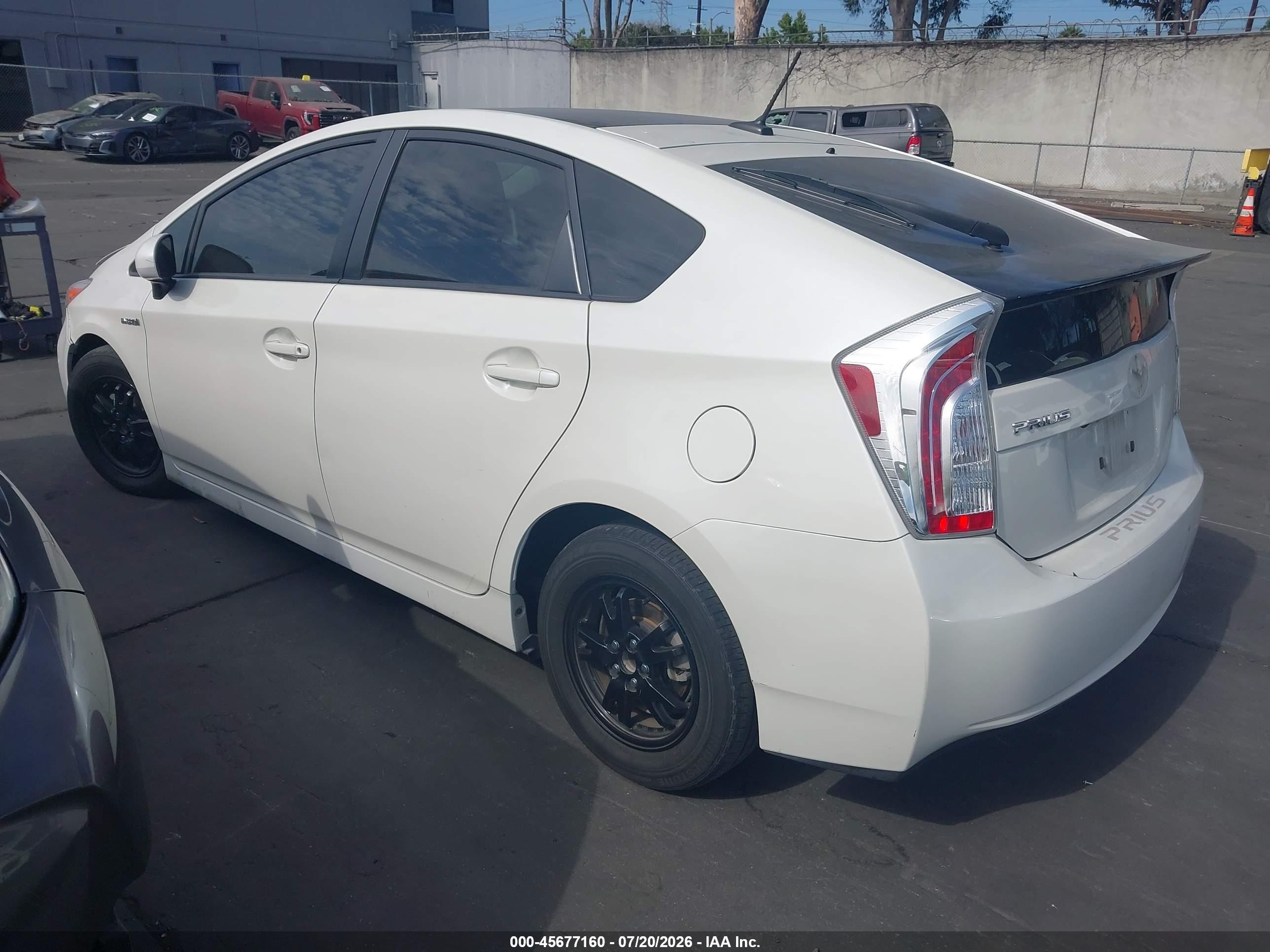 2015 Toyota Prius Four White vin: JTDKN3DU7F1888399