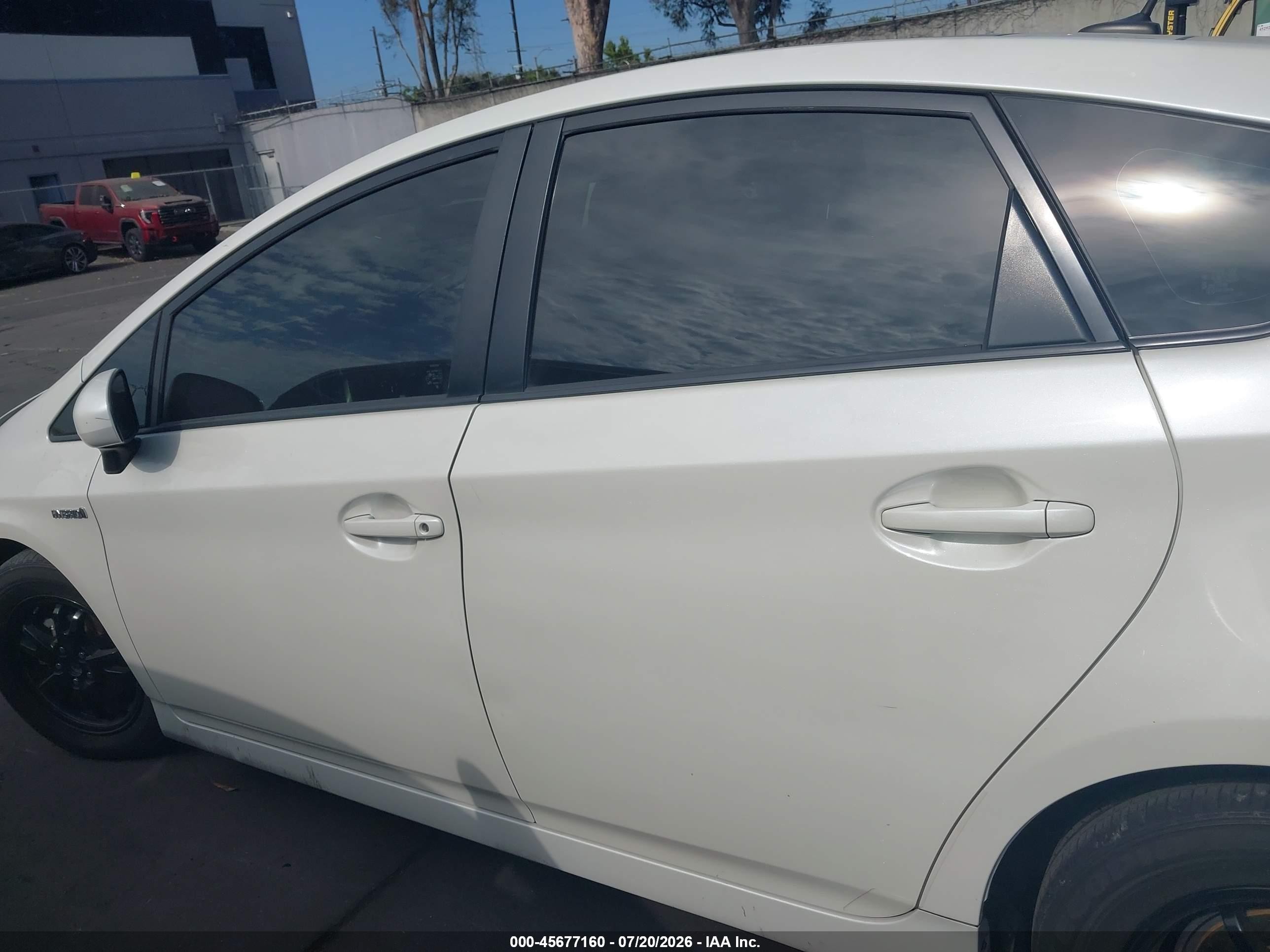 2015 Toyota Prius Four White vin: JTDKN3DU7F1888399
