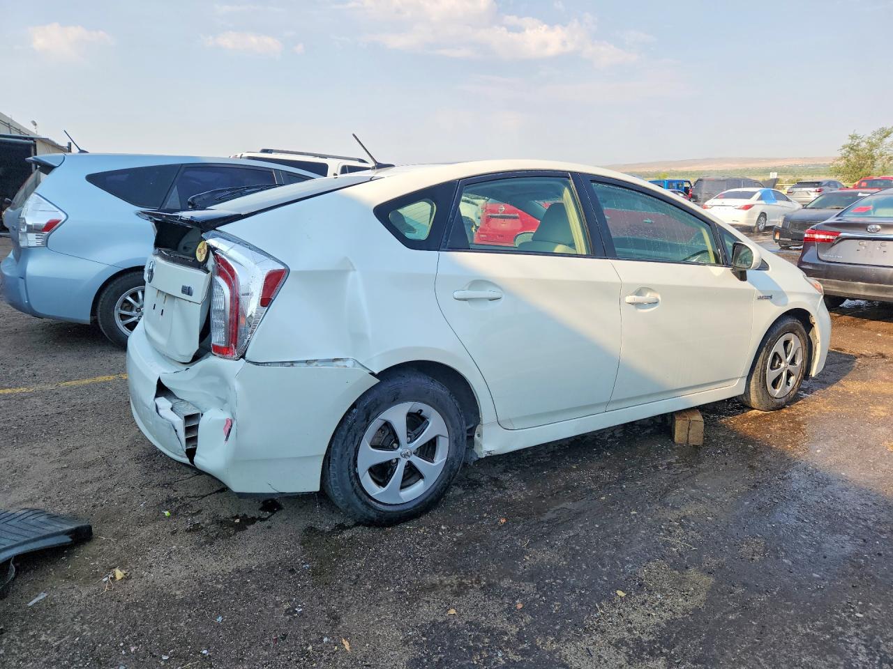 2015 Toyota Prius Three White vin: JTDKN3DU7F1902883