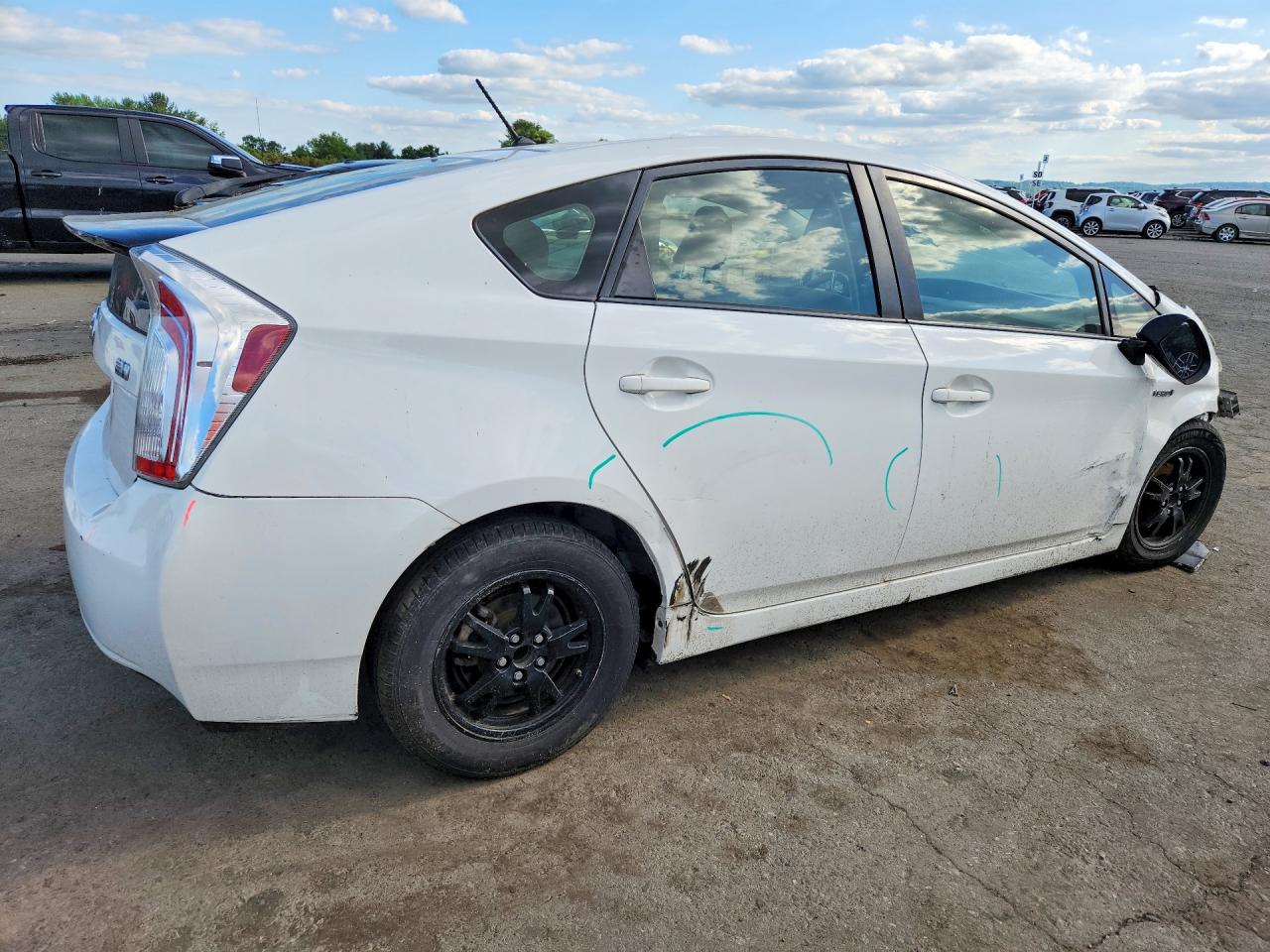 2015 Toyota Prius Two Белый vin: JTDKN3DU7F1923510