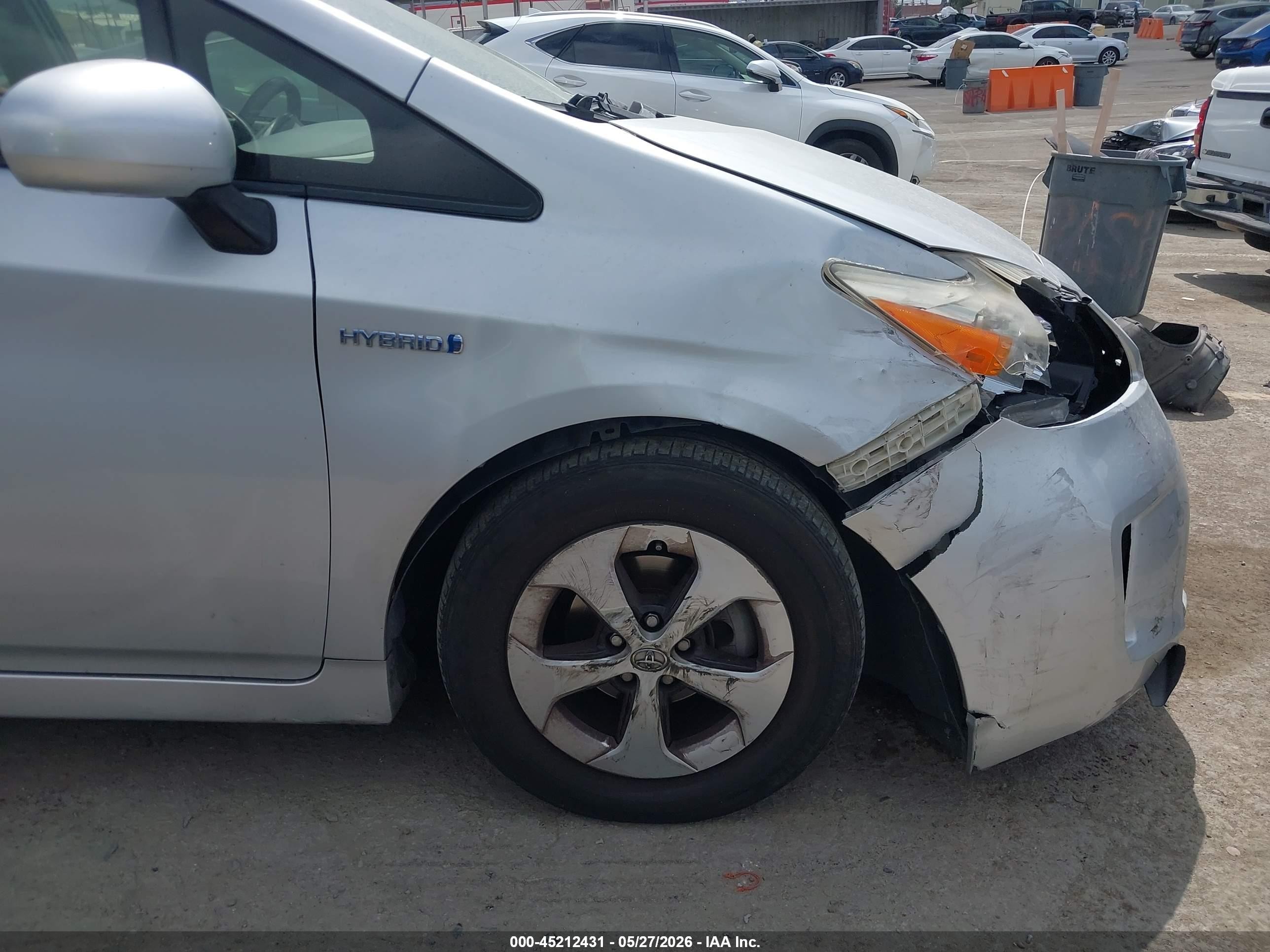 2015 Toyota Prius Three Silver vin: JTDKN3DU7F1943191