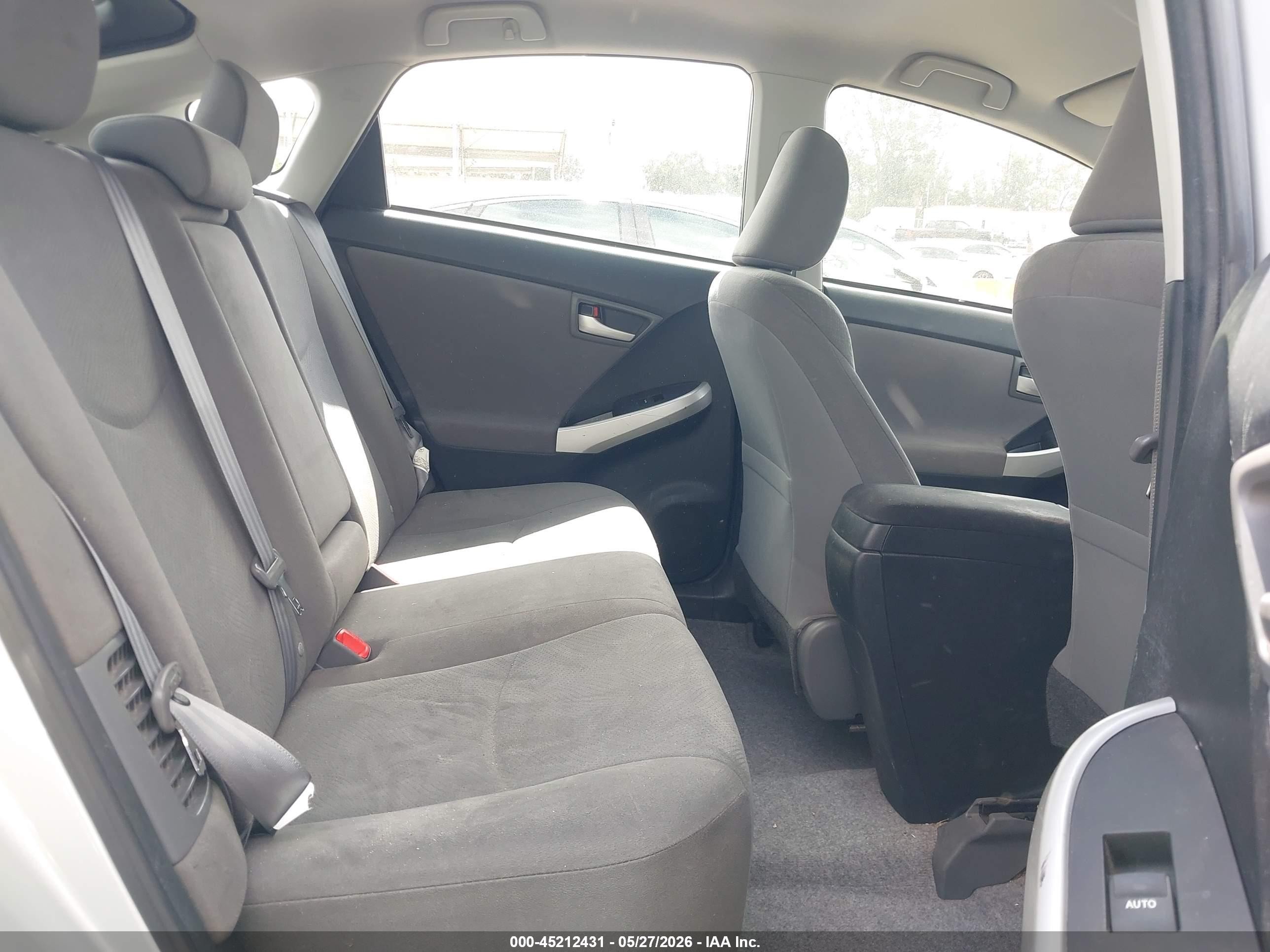 2015 Toyota Prius Three Silver vin: JTDKN3DU7F1943191