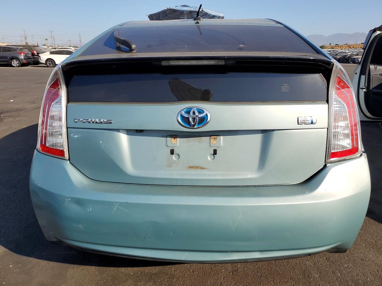 2015 Toyota Prius Three Green vin: JTDKN3DU7F1962713