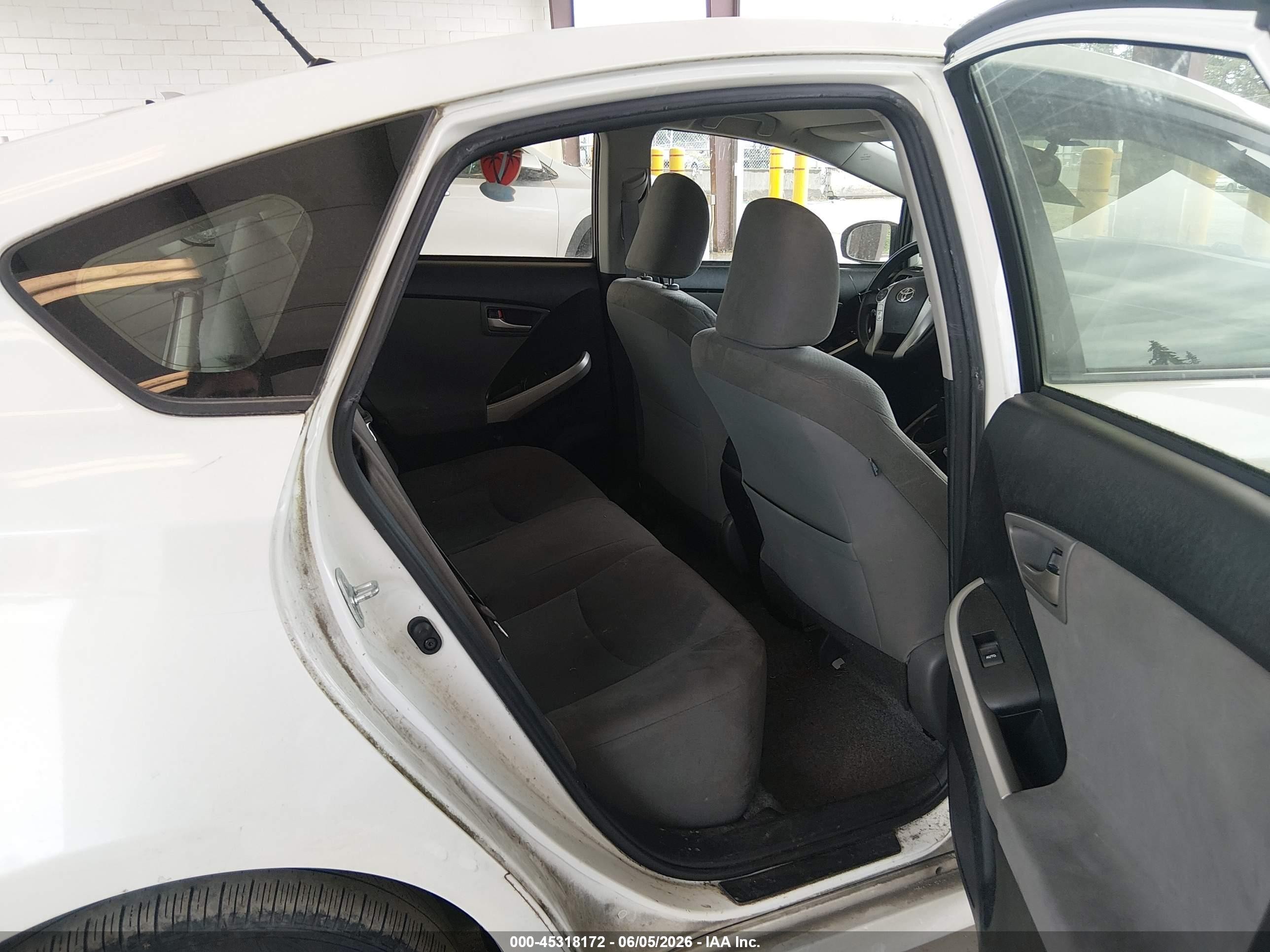 2015 Toyota Prius Two Белый vin: JTDKN3DU7F1971153